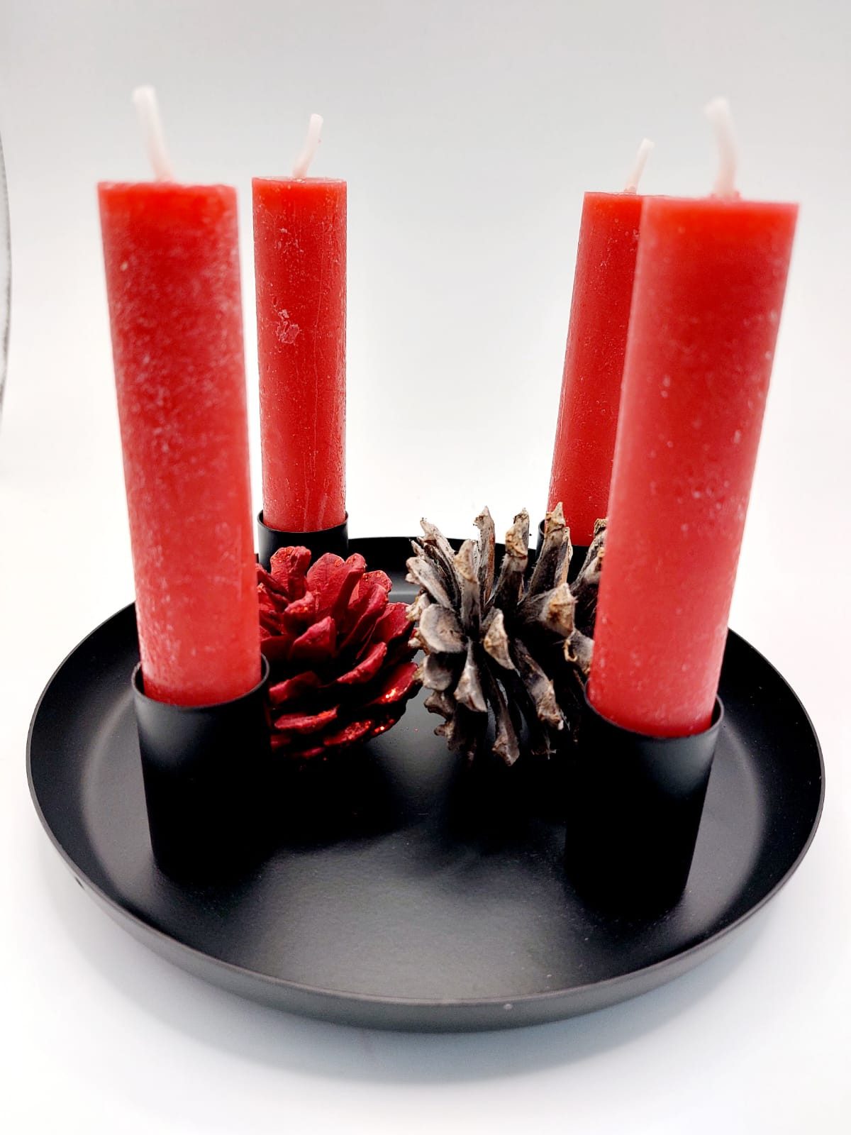 Vosteen Adventskranz Kerzenhalter schwarz matt rund,Tablett mit 4 roten Kerzen, Kerzen mit langer Brenndauer je 5 Std
