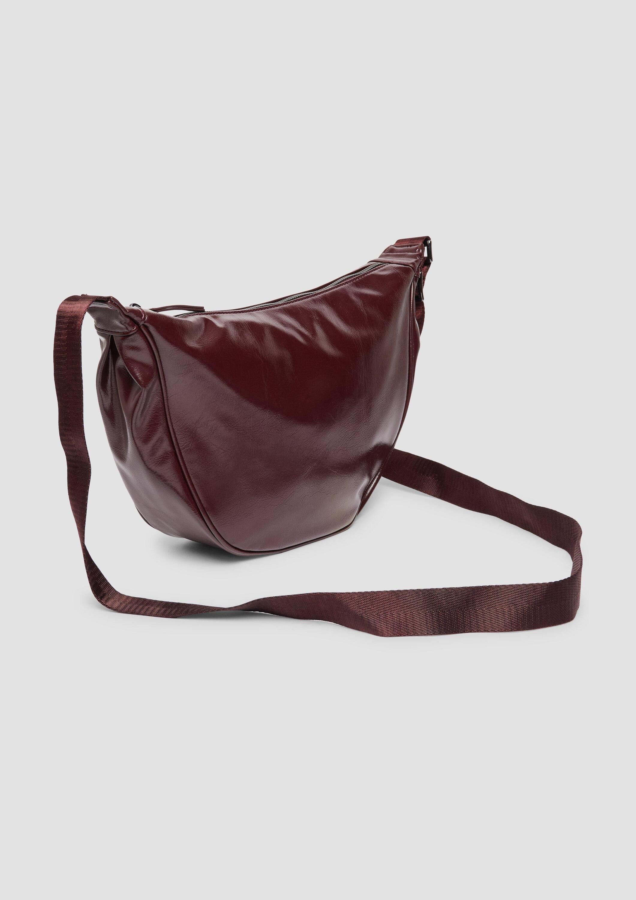 s.Oliver Umhängetasche Tasche, Halbmondtasche aus Lederimitat mit Logo-Detail