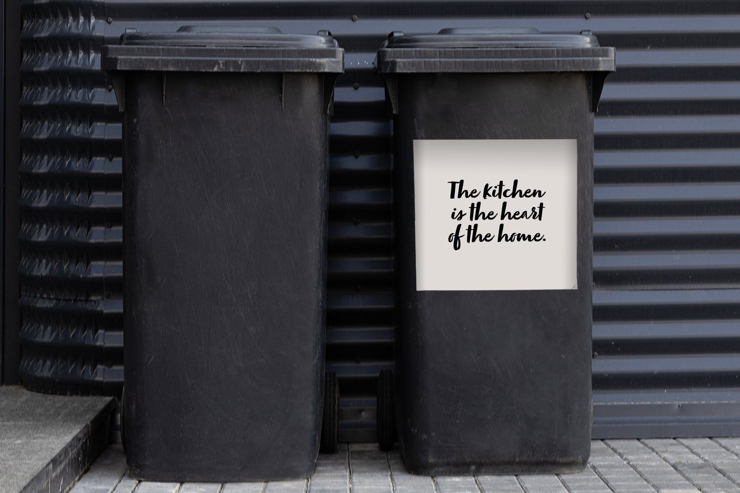 Mülltonne, - Wandsticker Kochen (1 Container, Hauses MuchoWow Zitate Abfalbehälter Die Küche ist - Herz Sprichwörter - Sticker, - das des Mülleimer-aufkleber, St),