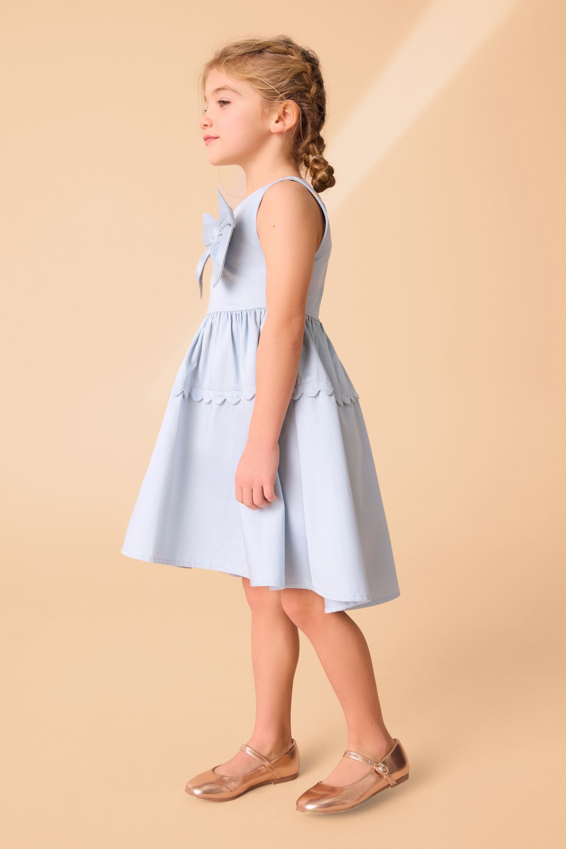 LAURA ASHLEY Sommerkleid Laura Ashleyy Kleid mit Schleife und Bogenkante (1-tlg)