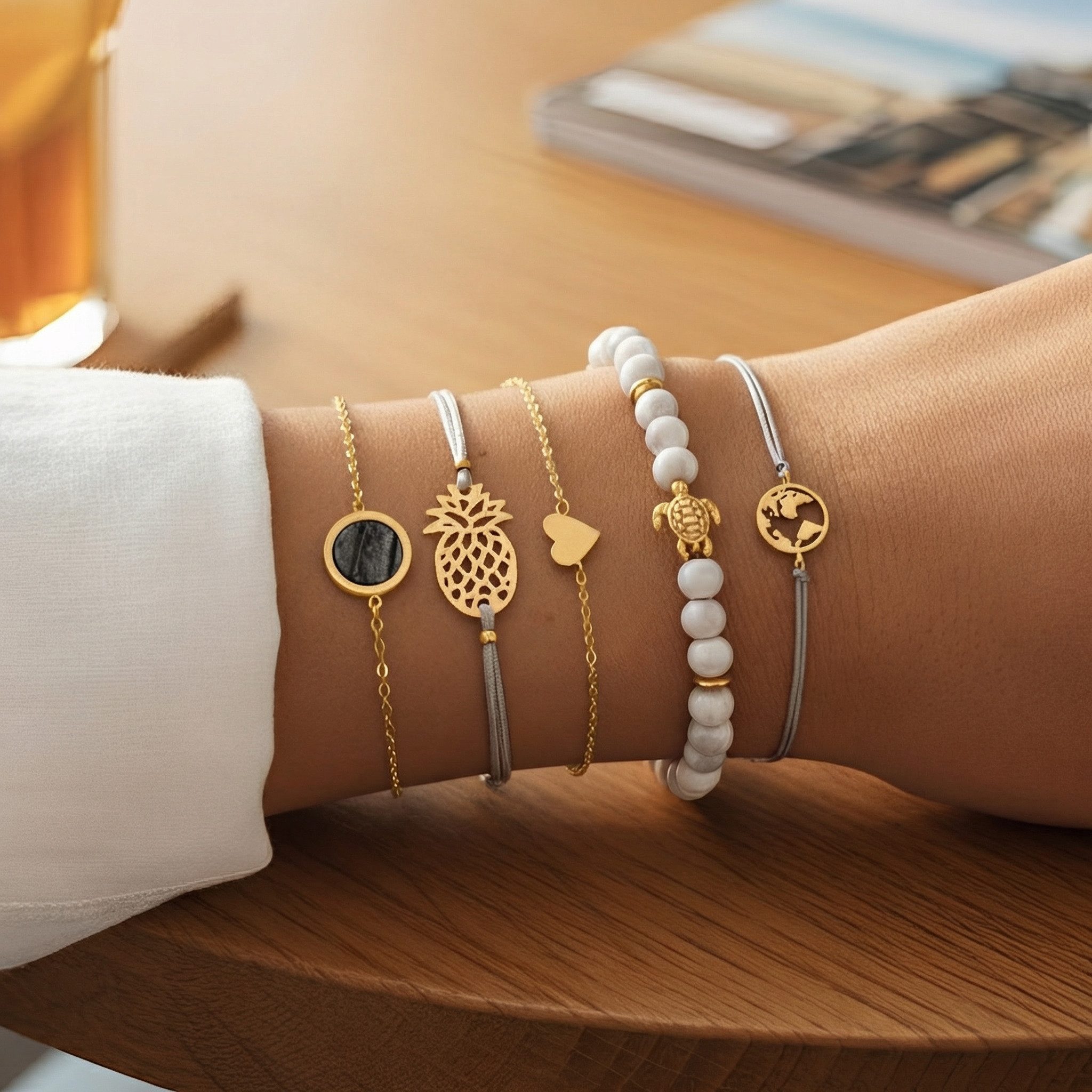 The Beauty House Armband Armband Set mit Edelstein & Anhängern (Verstellbarer Schmuck aus Legierung), – Eleganter Damenschmuck in Goldoptik