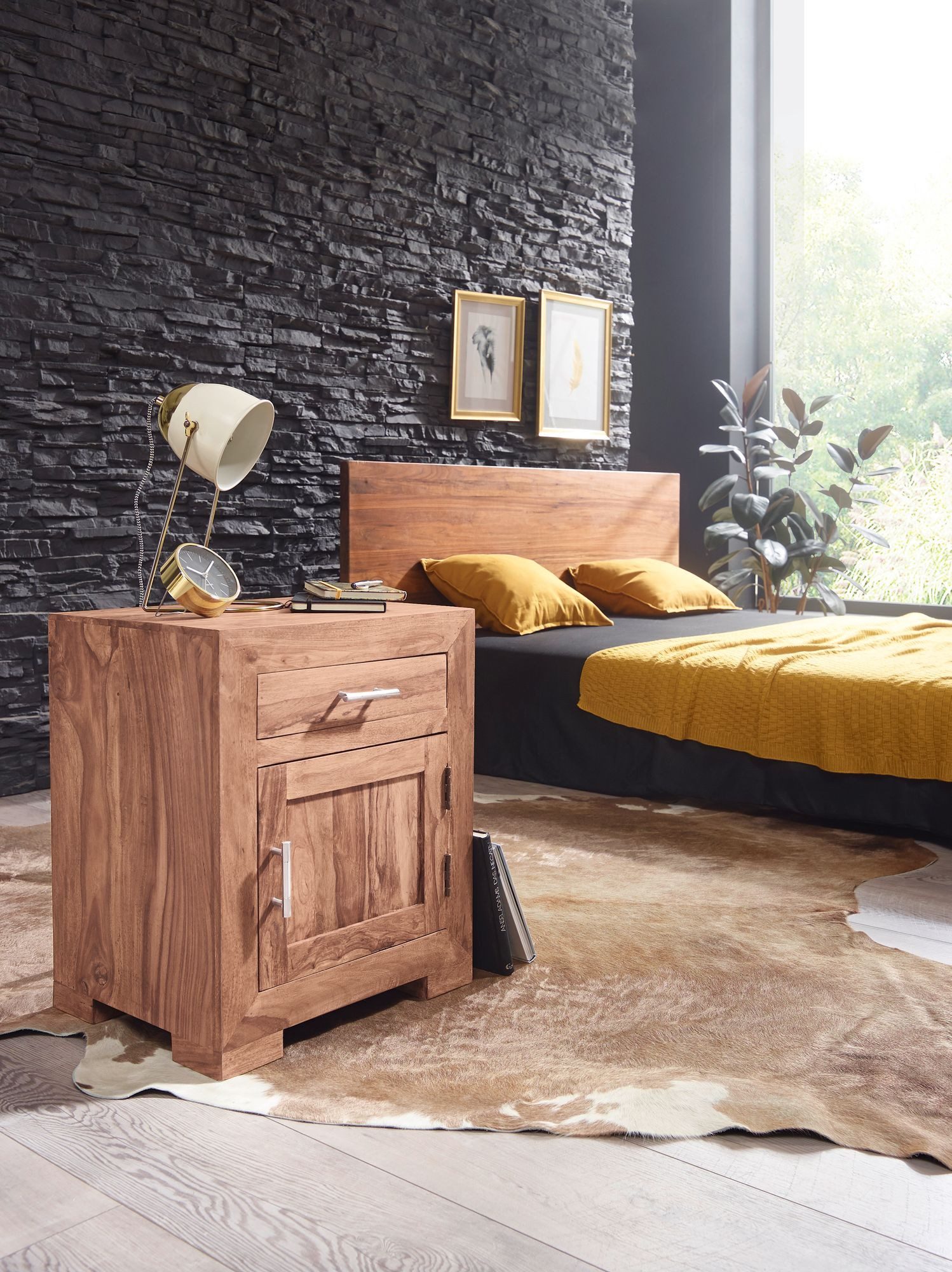 Wohnling Nachtkonsole Nachttisch MUMBAI Massivholz Akazie 60 cm Nachtschrank für Boxspringbe (Akazie Massivholz 60 cm mit Schublade und Tür), Nachttisch Boxspringbett, Nachtkästchen Stauraum