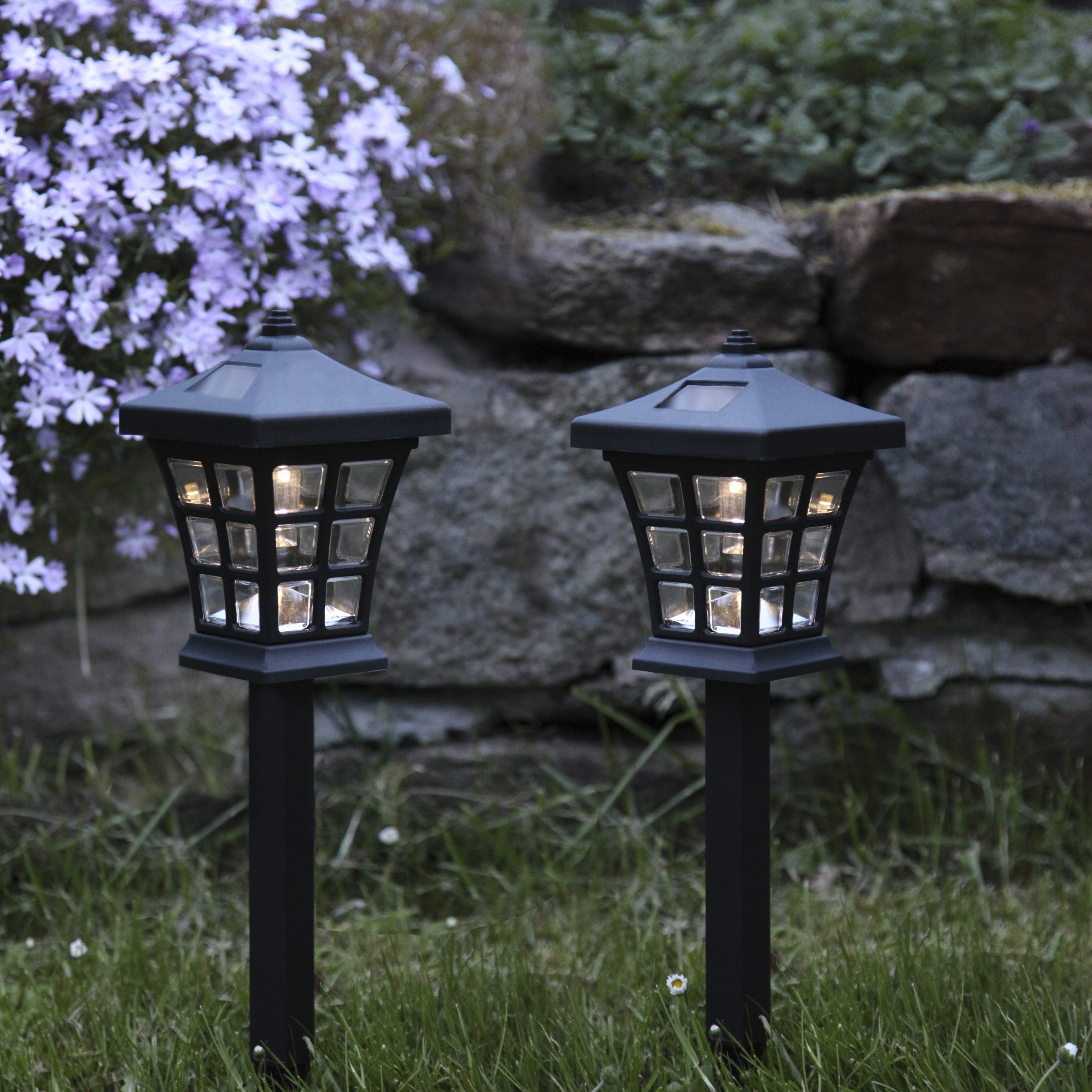 STAR TRADING LED Solarleuchte Solar-Wegleuchte Nippon, Tageslichtsensor, LED fest integriert, Warmweiß, Dämmerungssensor, 2er-Set