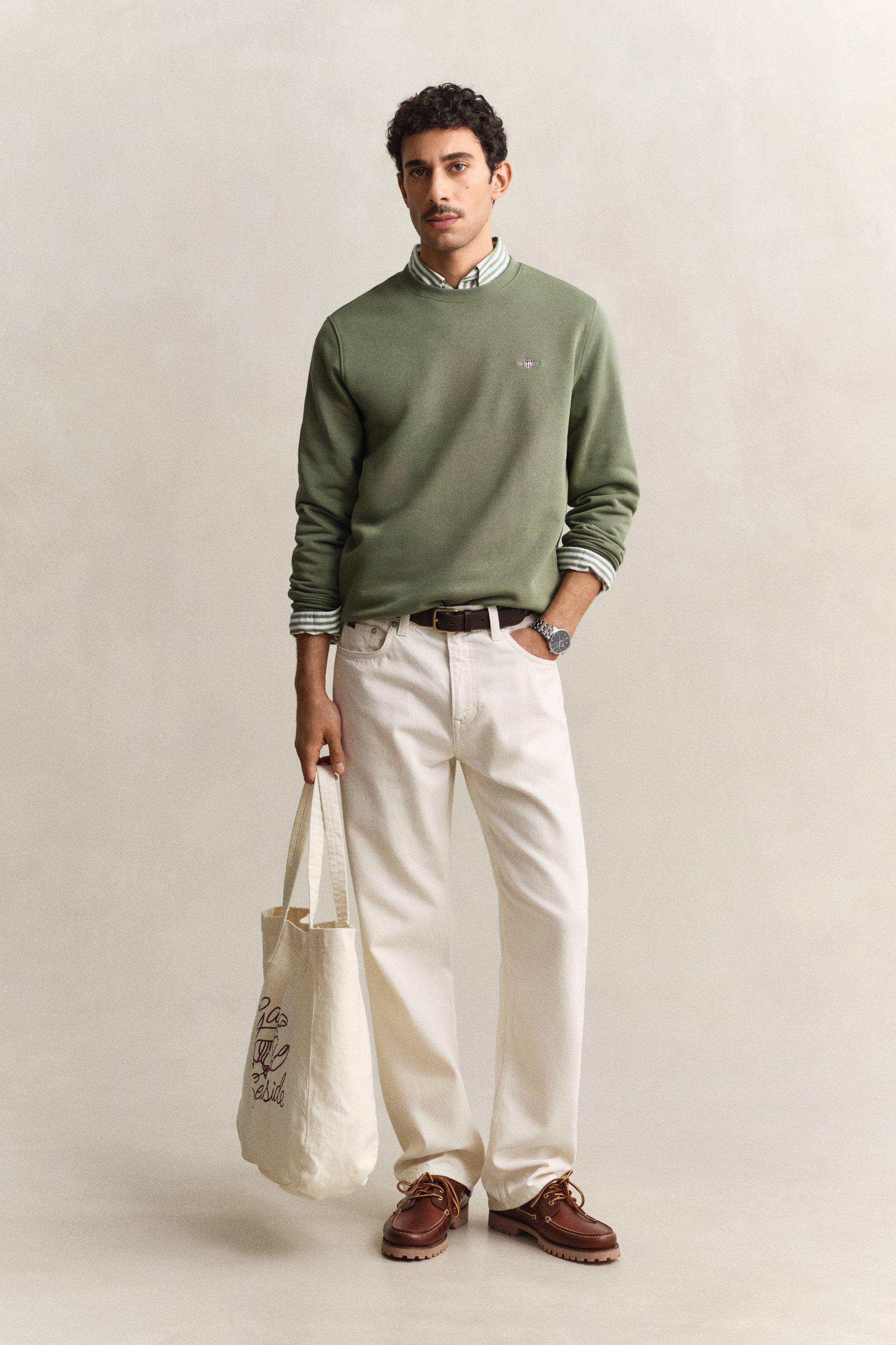 Gant Sweatshirt REG SHIELD C-NECK SWEAT mit Logostickerei auf der Brust