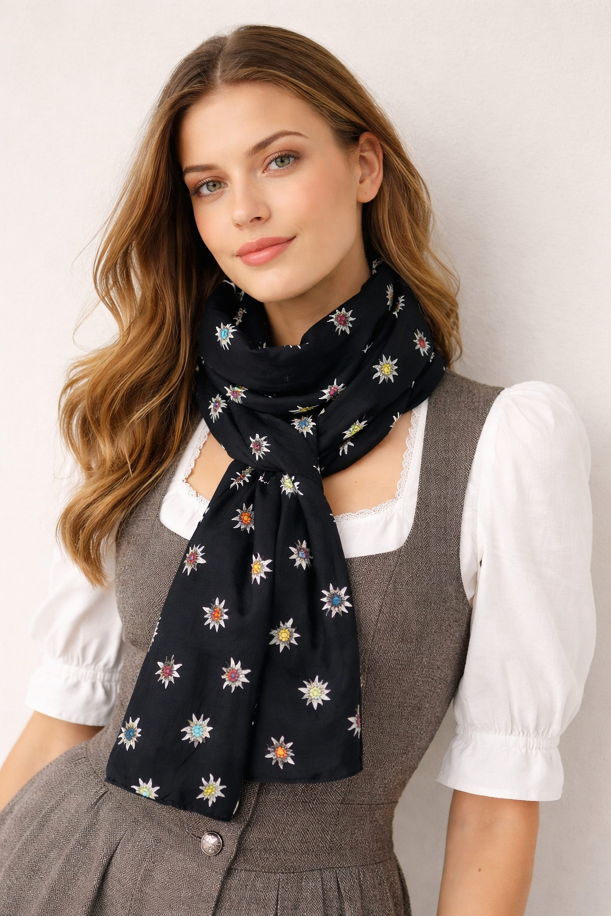 Allgäu Rebell Schal Edelweiss, (1-St), schwarz mit bunten Edelweiß Motiven günstig online kaufen