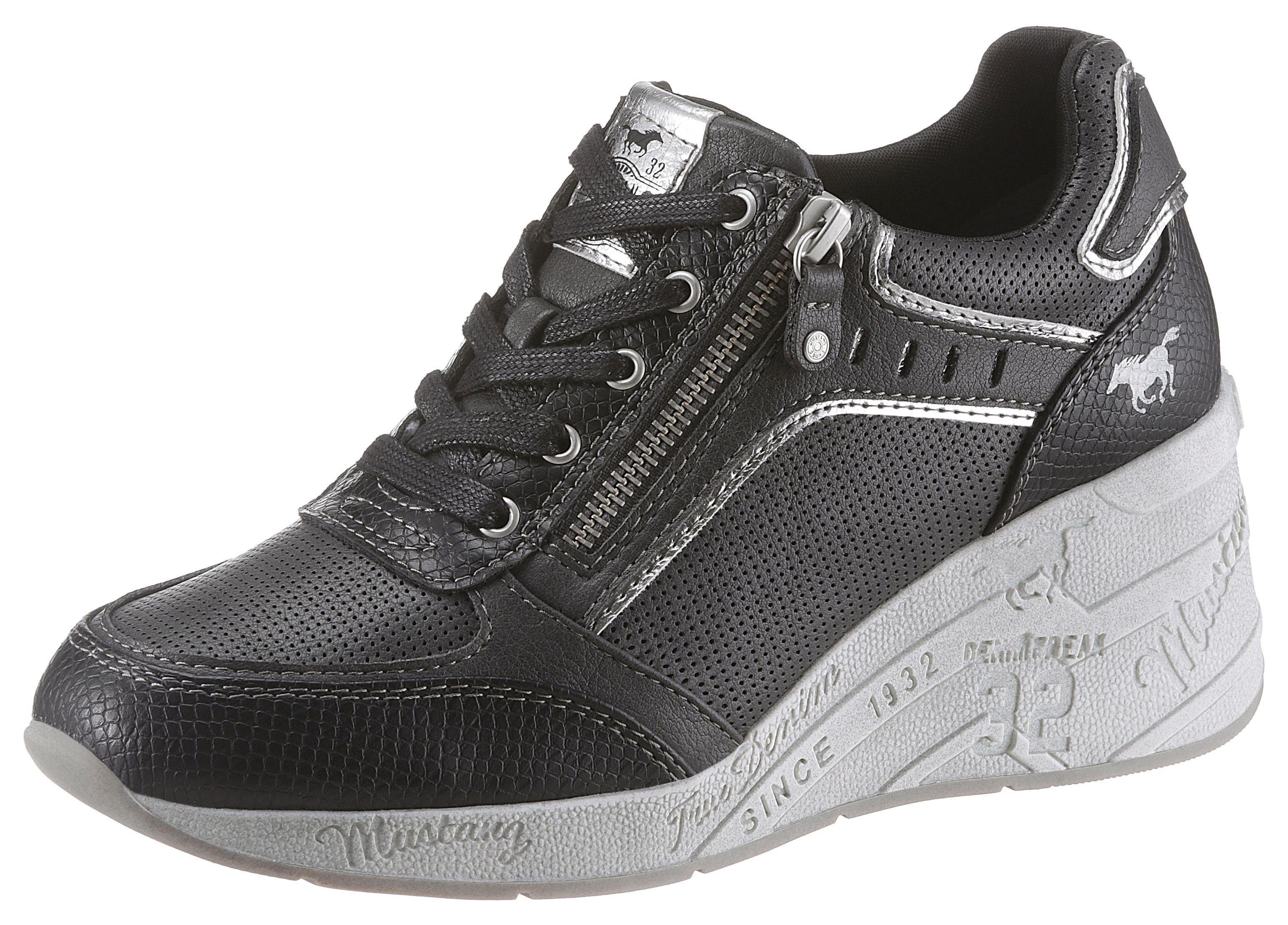 Mustang Shoes Wedgesneaker mit feiner Perforation | OTTO