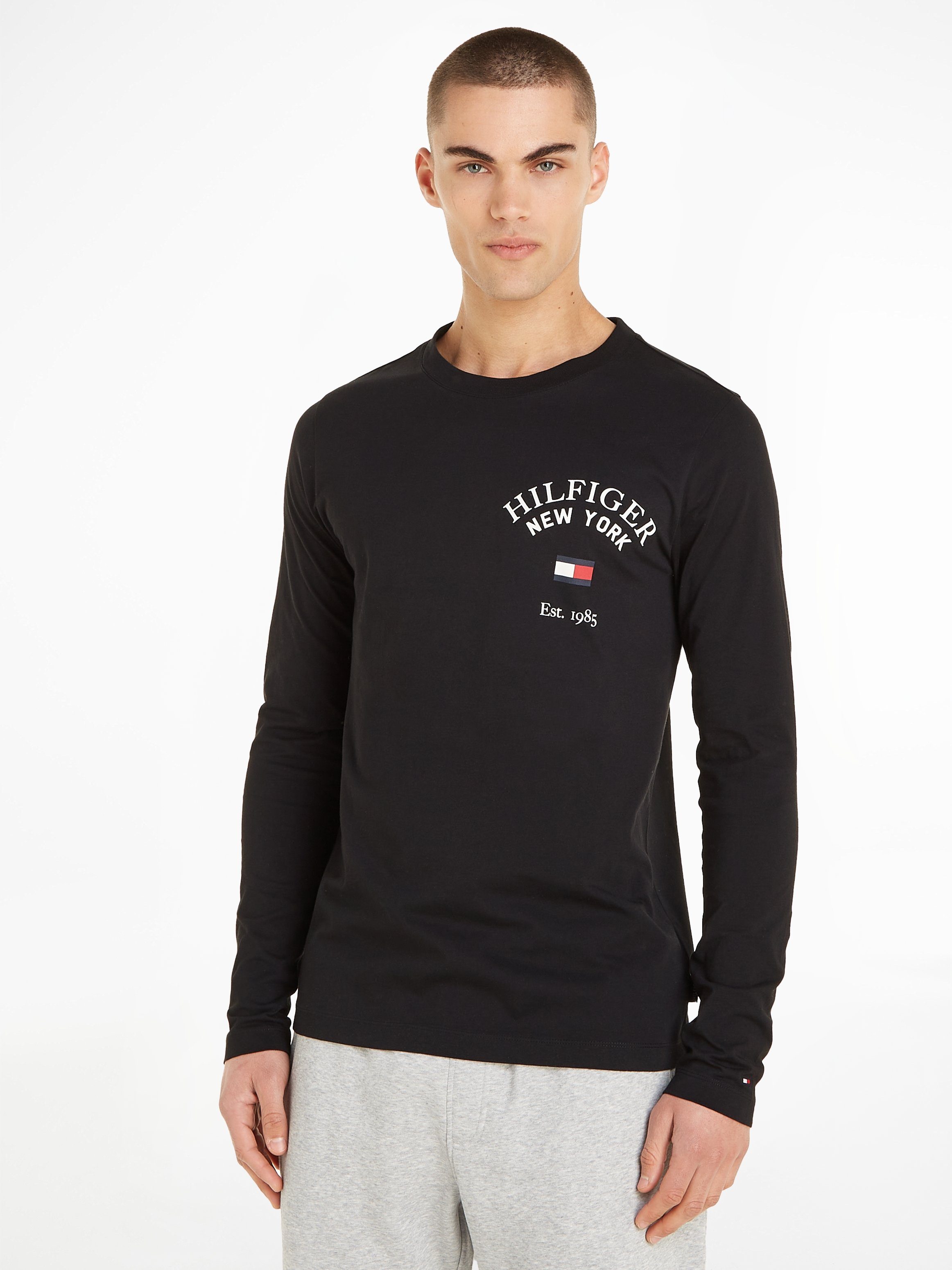 Tommy Hilfiger Langarmshirt ARCH VARSITY LS TEE mit Tommy Hilfiger Print  auf der Brust