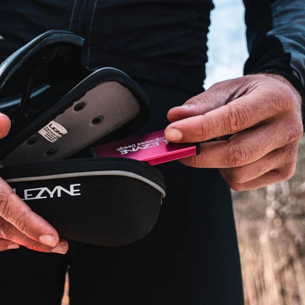 Lezyne Fahrradschlauch Lezyne Reparaturset METAL Kit Alu 6 Schlauchflicken 1 Anrauher seitlic