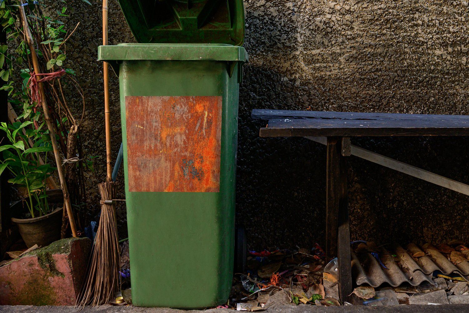 MuchoWow Wandsticker Rost - Industriell - (1 Mülltonne, Stahl Sticker, Mülleimer-aufkleber, Container, St), Abfalbehälter