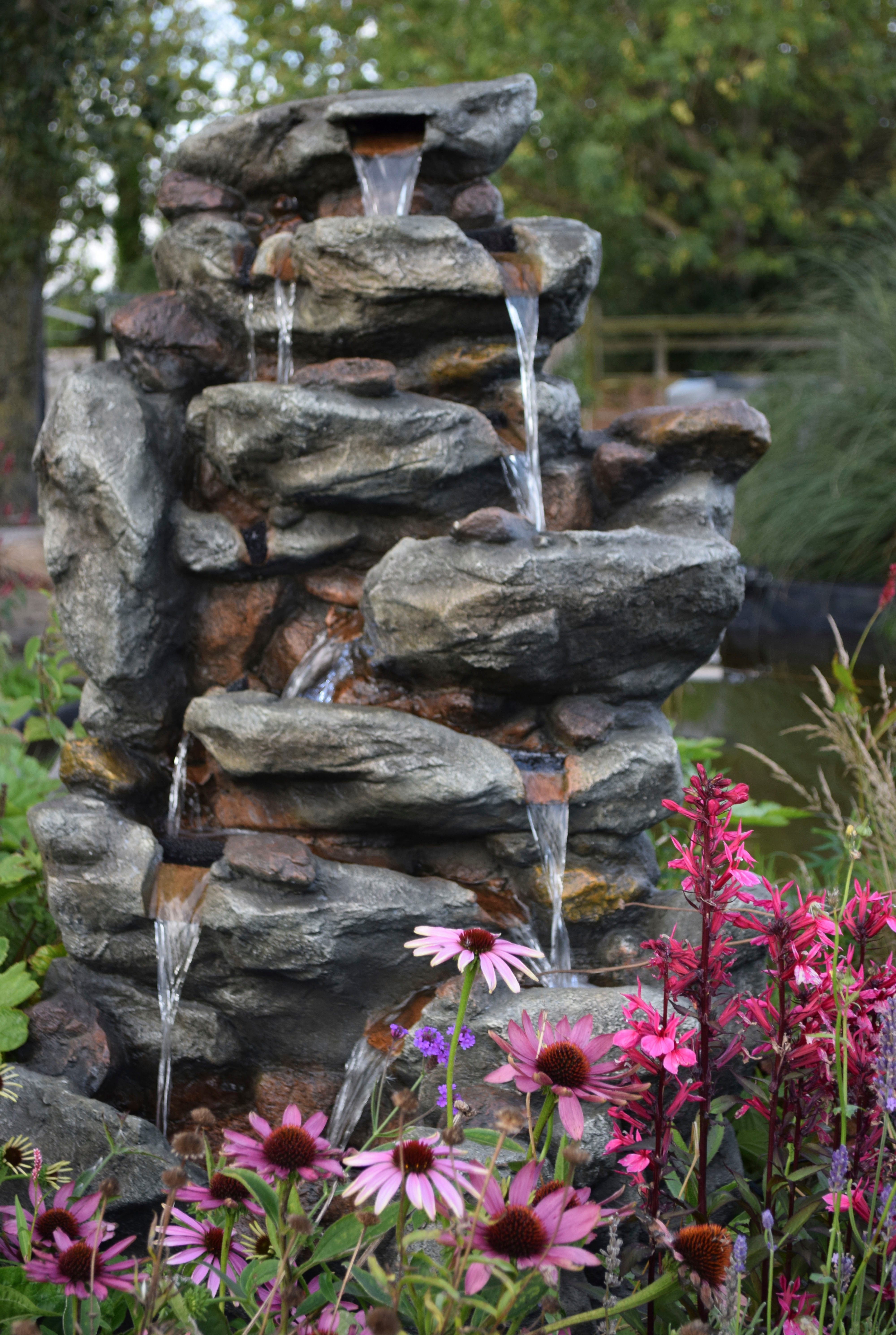 AcquaArte Gartenbrunnen Wasserfall BONORVA, Komplettset mit LED-Beleuchtung, Pumpe und Anschlussmaterial