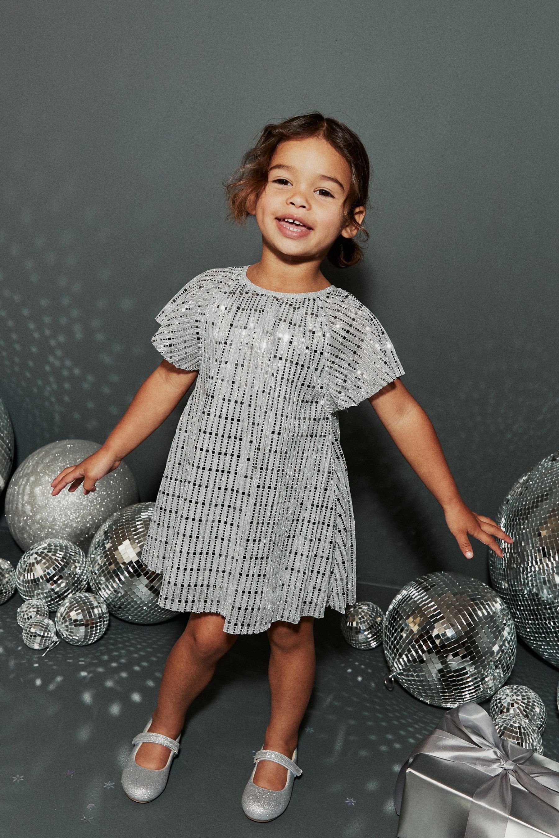 Next Kleid Flügelärmeln mit Partykleid Silver Sparkle (1-tlg)