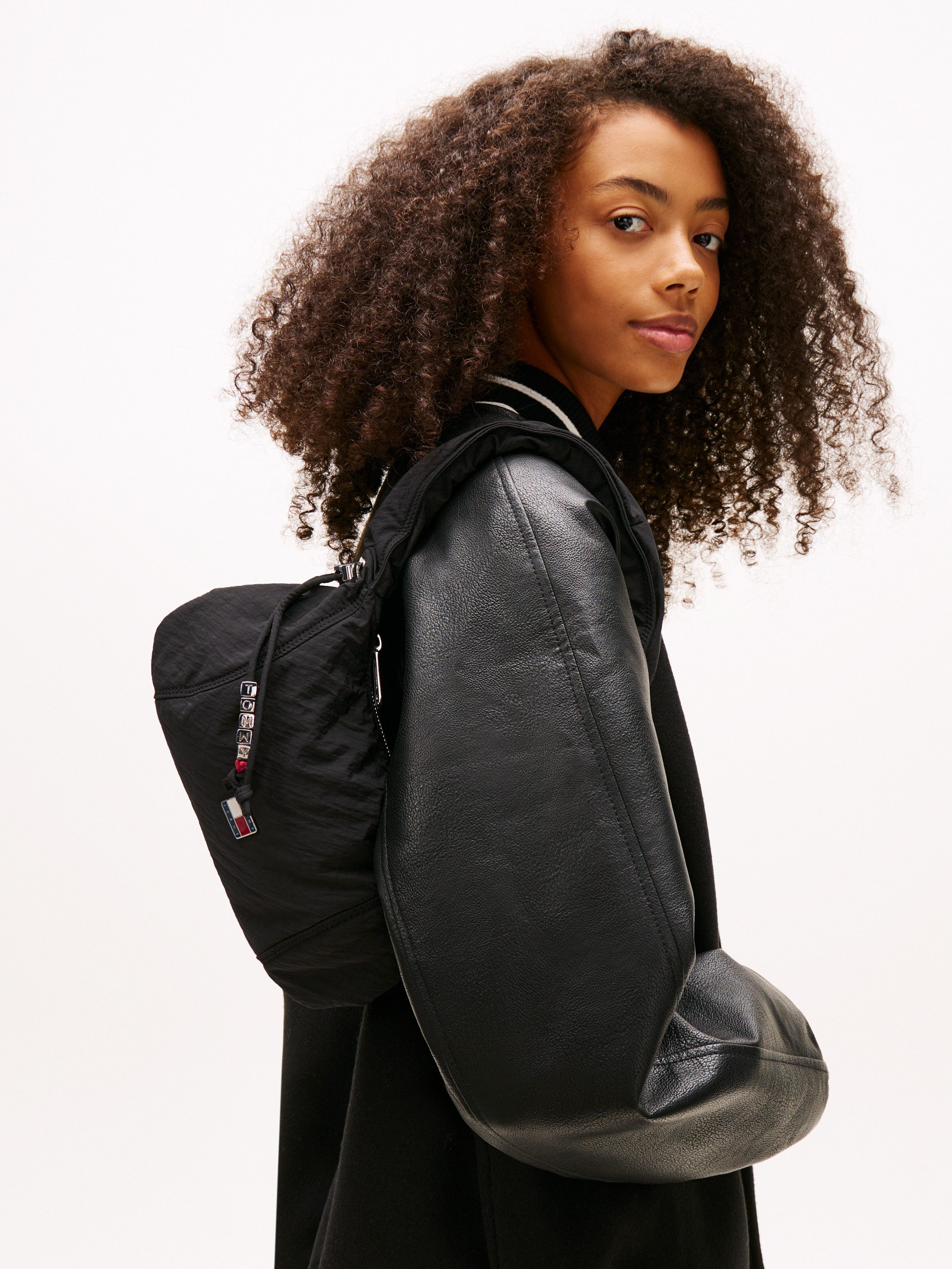 Tommy Jeans Schultertasche TJW CASUAL SHOULDER BAG, Damen Tragetasche, Minibag, mit Zierperlen und Schmuckelementen
