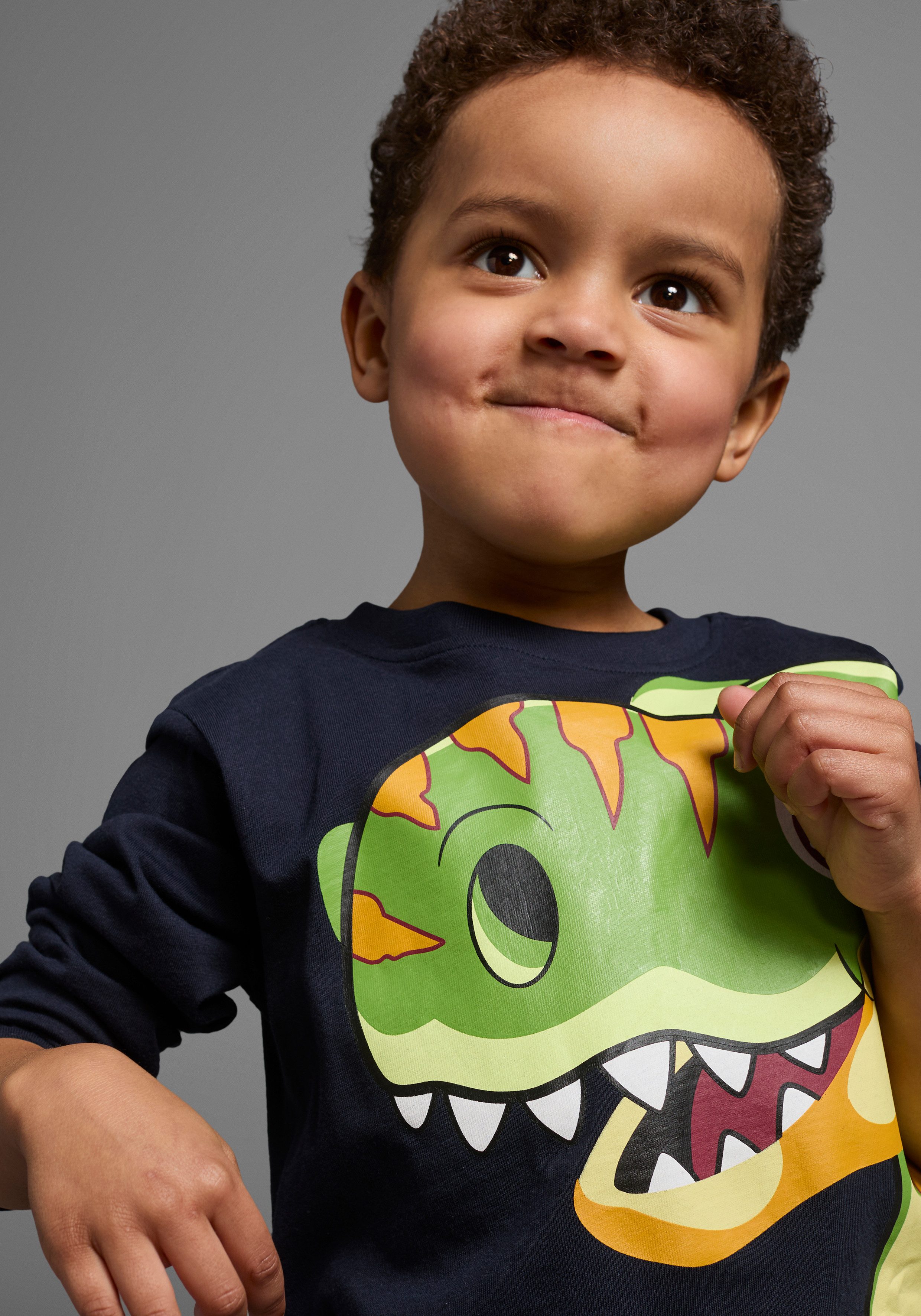 KIDSWORLD Langarmshirt CURIOUS DINO Langarm, Basic-Passform, peppiger Druck