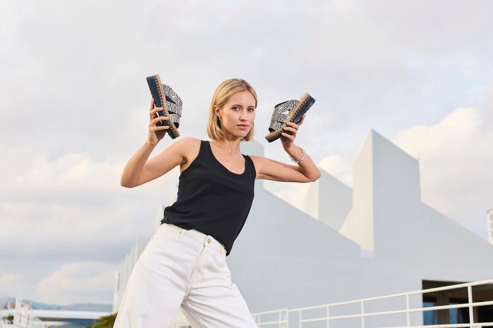 Rieker Pantolette Keilabsatz, Sommerschuh, Schlappen mit Juteumrahmung