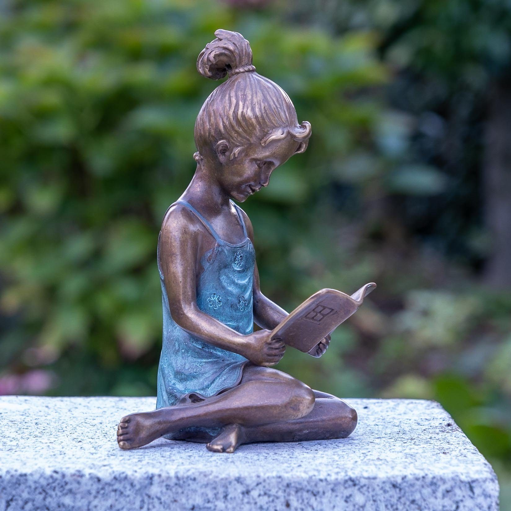 Mädchen, Bronze-Skulptur Lesendes IDYL Bronze IDYL Gartenfigur