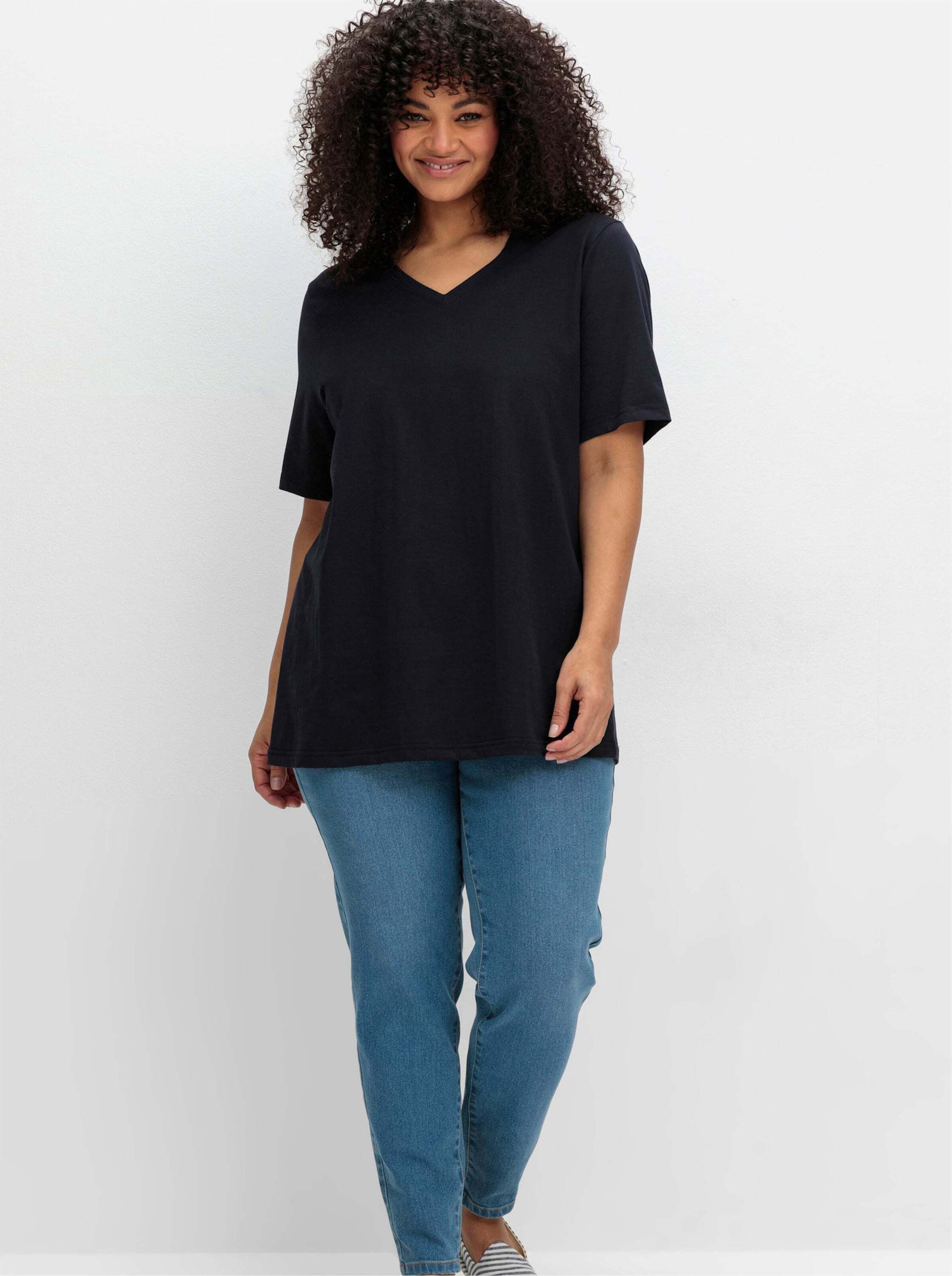 Sheego T-Shirt T-Shirt Kurzarm mit V-Ausschnitt, aus leichtem Jersey