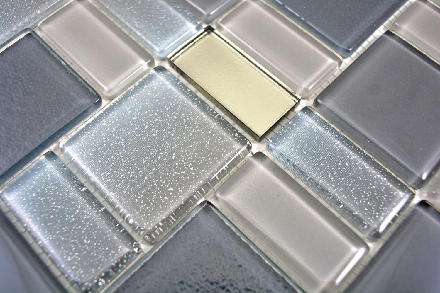 Matten Mosaikfliesen 10 glänzend Mosani Glasmosaik Crystal Mosaik / grau