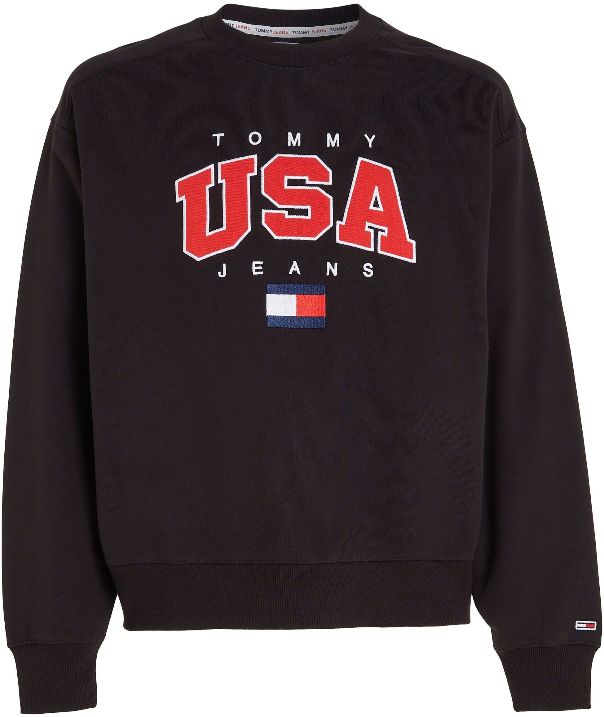 Tommy Jeans Sweatshirt TJM BOXY SPORT großflächiger MODERN Logostickerei CREW mit USA Black