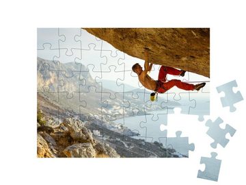 puzzleYOU Puzzle Anspruchsvolles Klettern im Überhang, 48 Puzzleteile, puzzleYOU-Kollektionen Sport