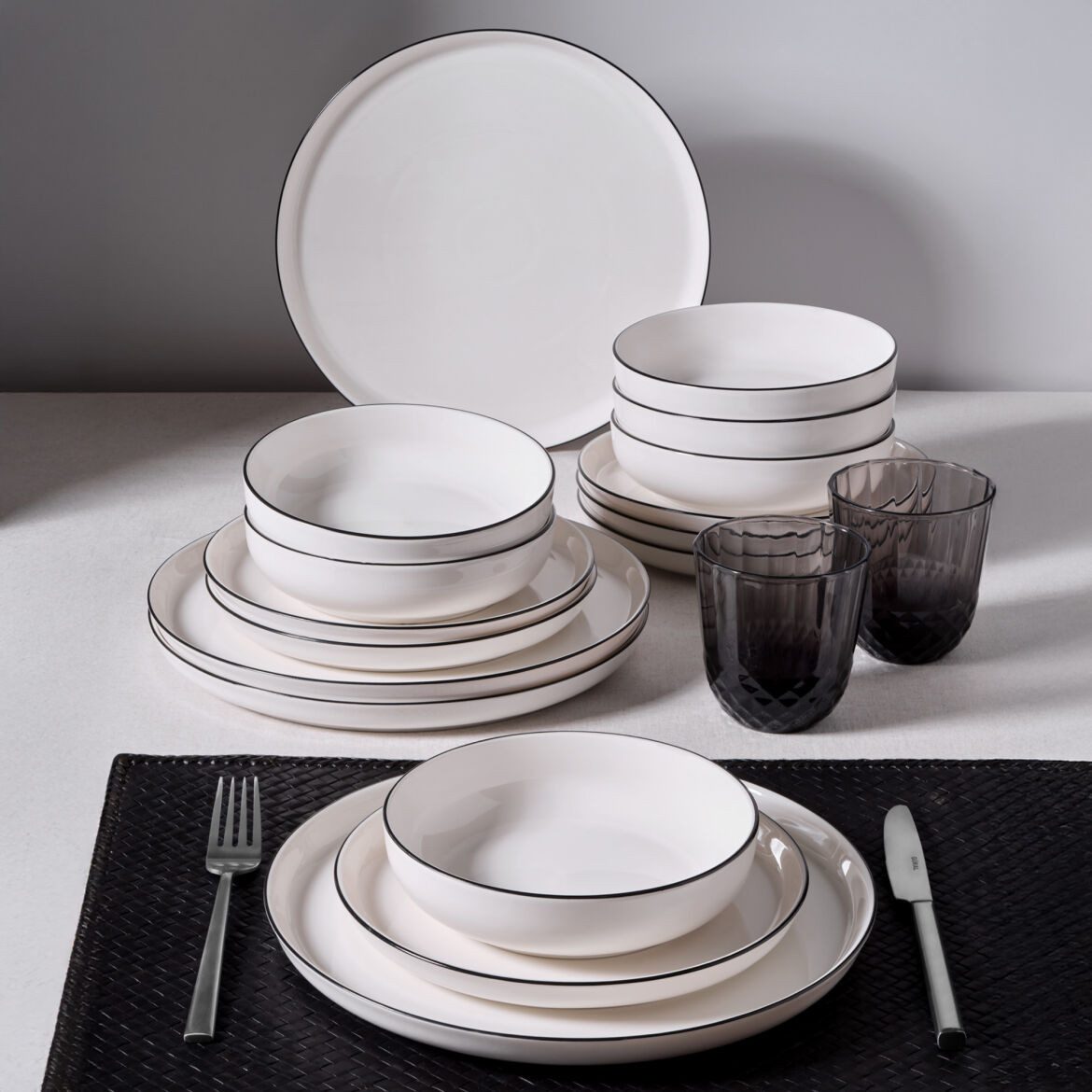 GÜRAL Porselen Tafelservice BILBAO (12-tlg), 4 Personen, Porzellan, Cremefarben, schwarzer Rand, robustes Bone Porzellan