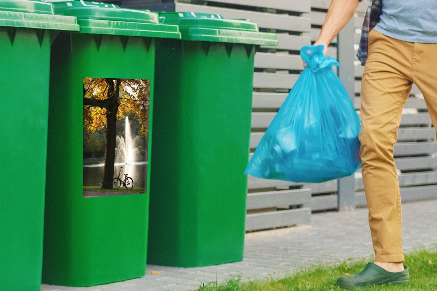MuchoWow Wandsticker Silhouette eines Abfalbehälter einem Vondelpark (1 vor Fahrrads Mülleimer-aufkleber, Mülltonne, St), Container, in Sticker, Springbrunnen im