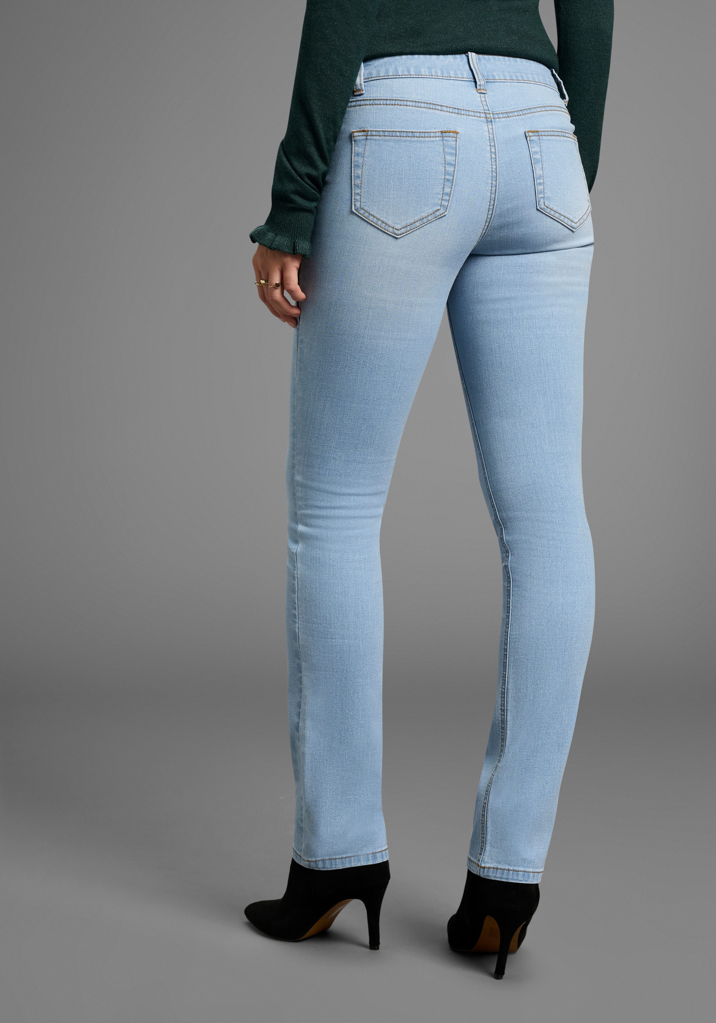 Arizona Comfort-fit-Jeans mit Keileinsätzen niedrige Leibhöhe