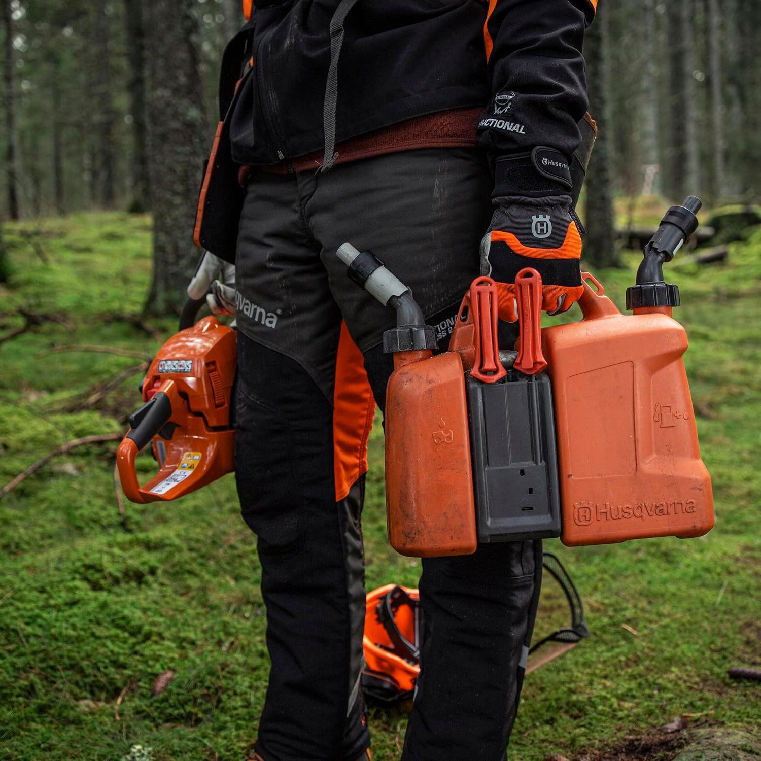 Husqvarna Benzinkanister Dual-Kammer Kombikanister, Dual-Kammer, integrierte Werkzeugbox, auslaufsichere Ausgießer