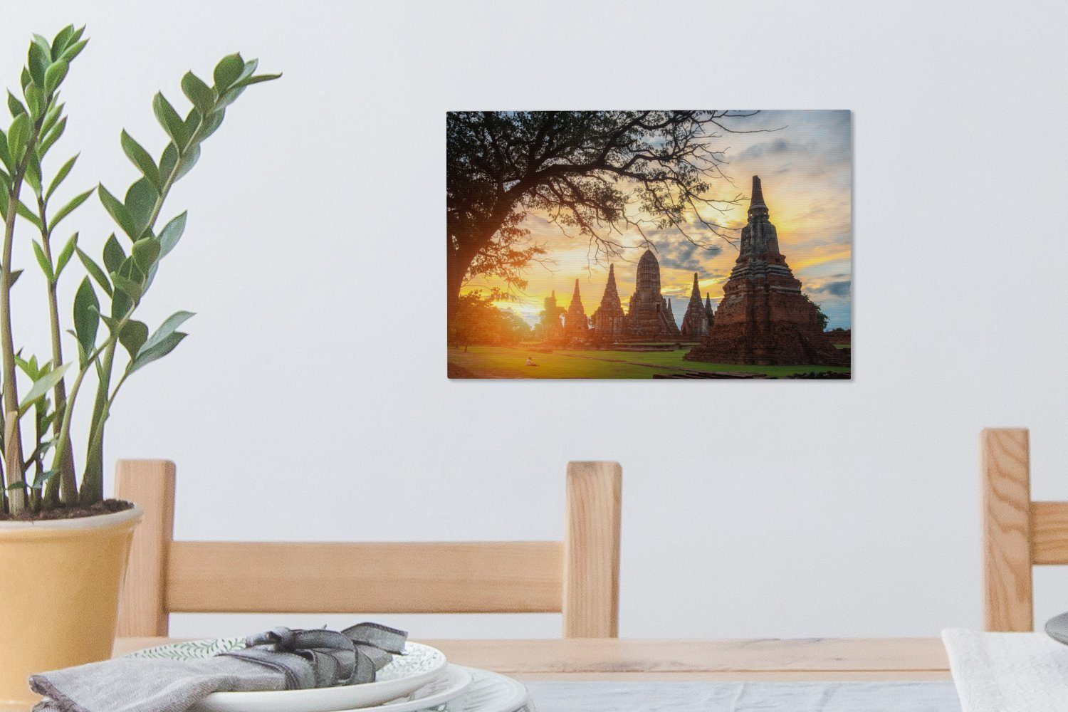 den scheint Leinwandbilder, Leinwandbild cm Wanddeko, OneMillionCanvasses® in 30x20 Tempeln Wandbild St), (1 Ayutthaya, Aufhängefertig, Sonne zwischen Die