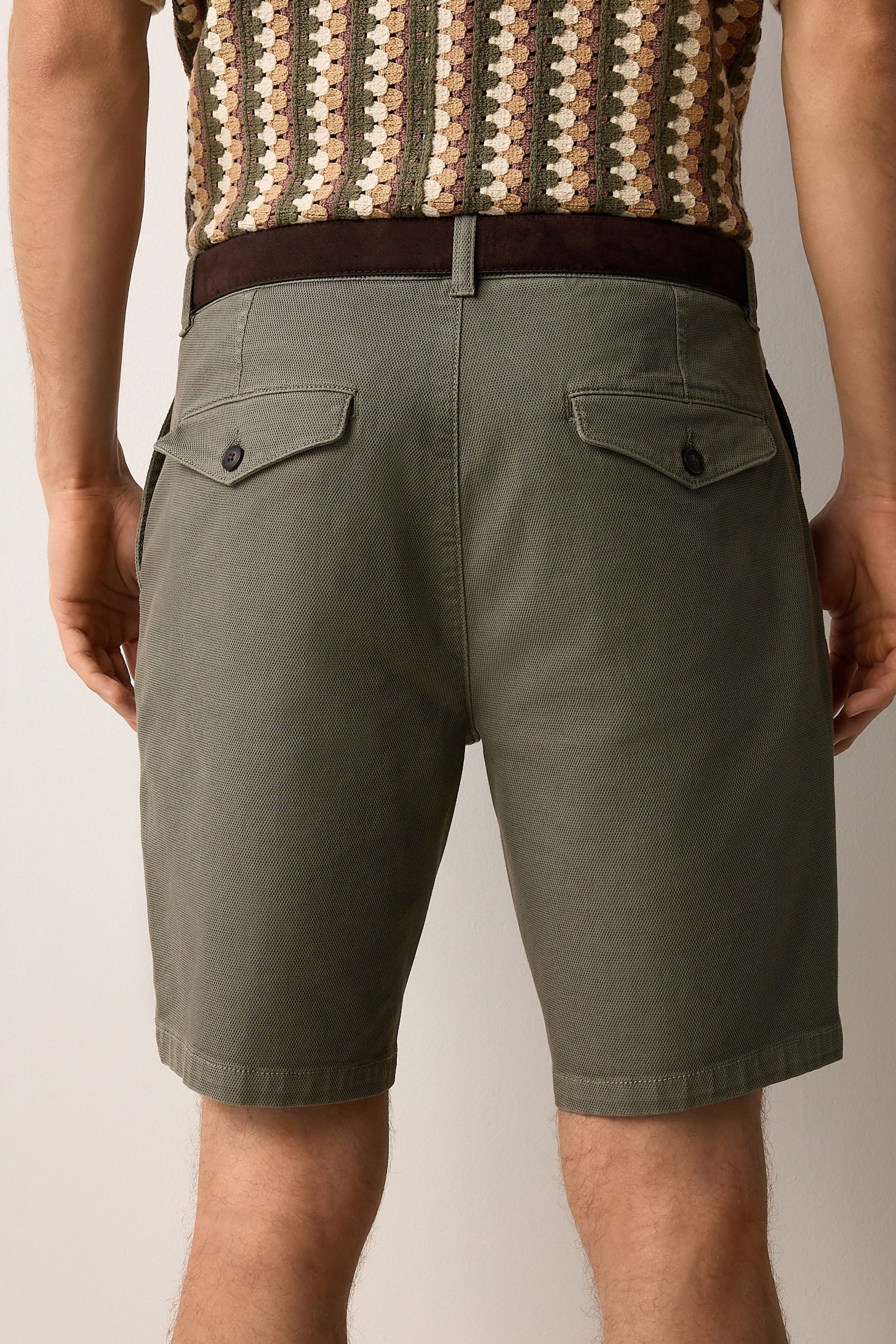 Next Chinoshorts Chino-Shorts aus Velourslederimitat mit Gürtel (2-tlg)