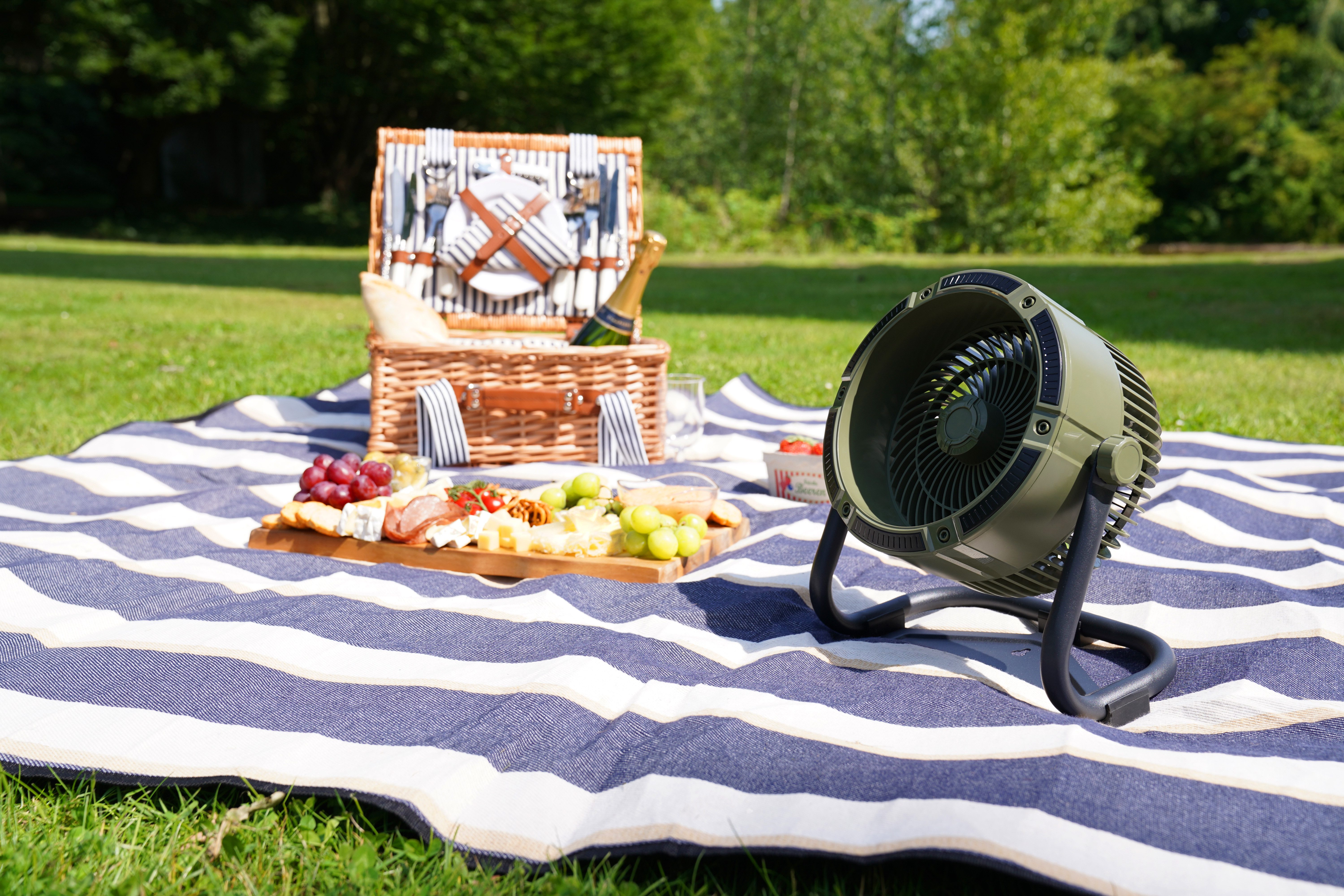 Unold Akku-Ventilator Outdoor, drinnen und draußen 4 Geschwindigkeitsstufen zur Wandmontage geeignet