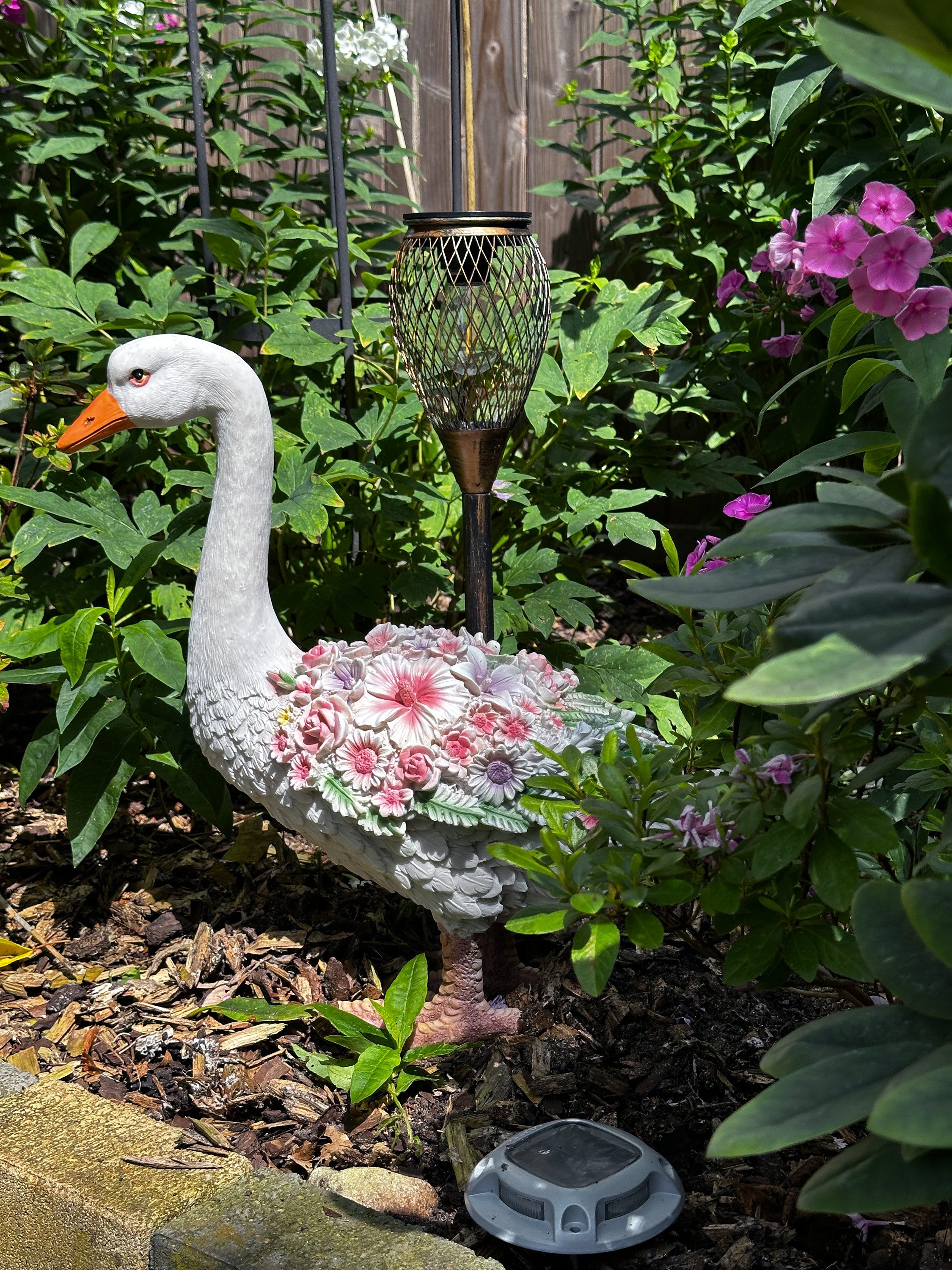 Clayre & Eef Tierfigur Große Dekofigur Gans mit Blumen – 45 cm, Weiß & Rosa, Polyresin