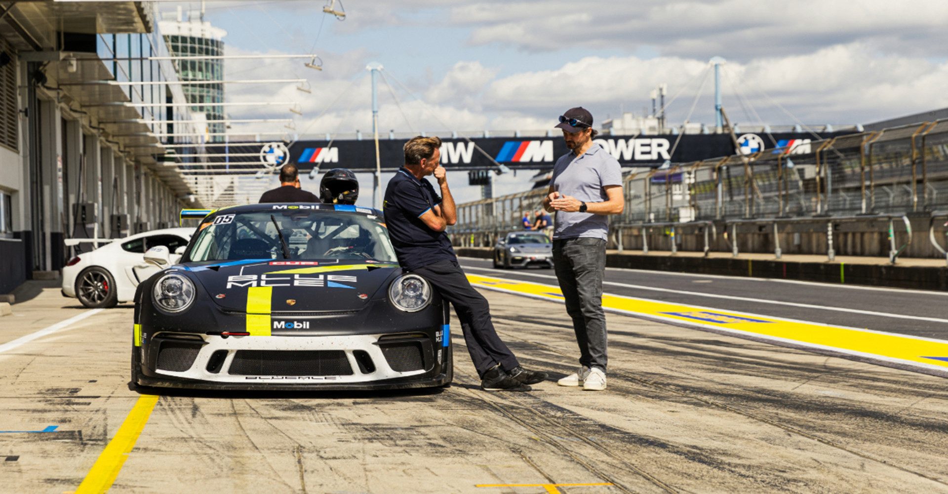 Jochen Schweizer Erlebnisgutschein Renntaxi Porsche 911 GT3 Cup 991.2, Adrenalin pur: Beifahrer im Porsche-Renntaxi!