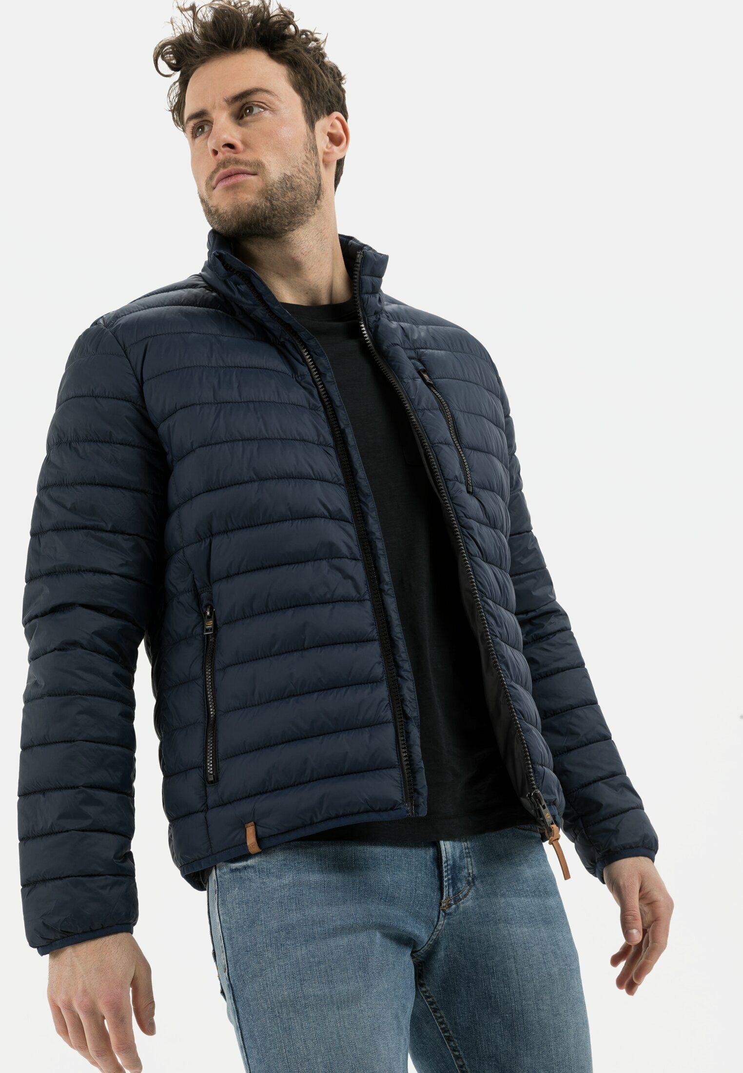 camel active Blouson ohne Daune aus recyceltem Polyester Markenlabel