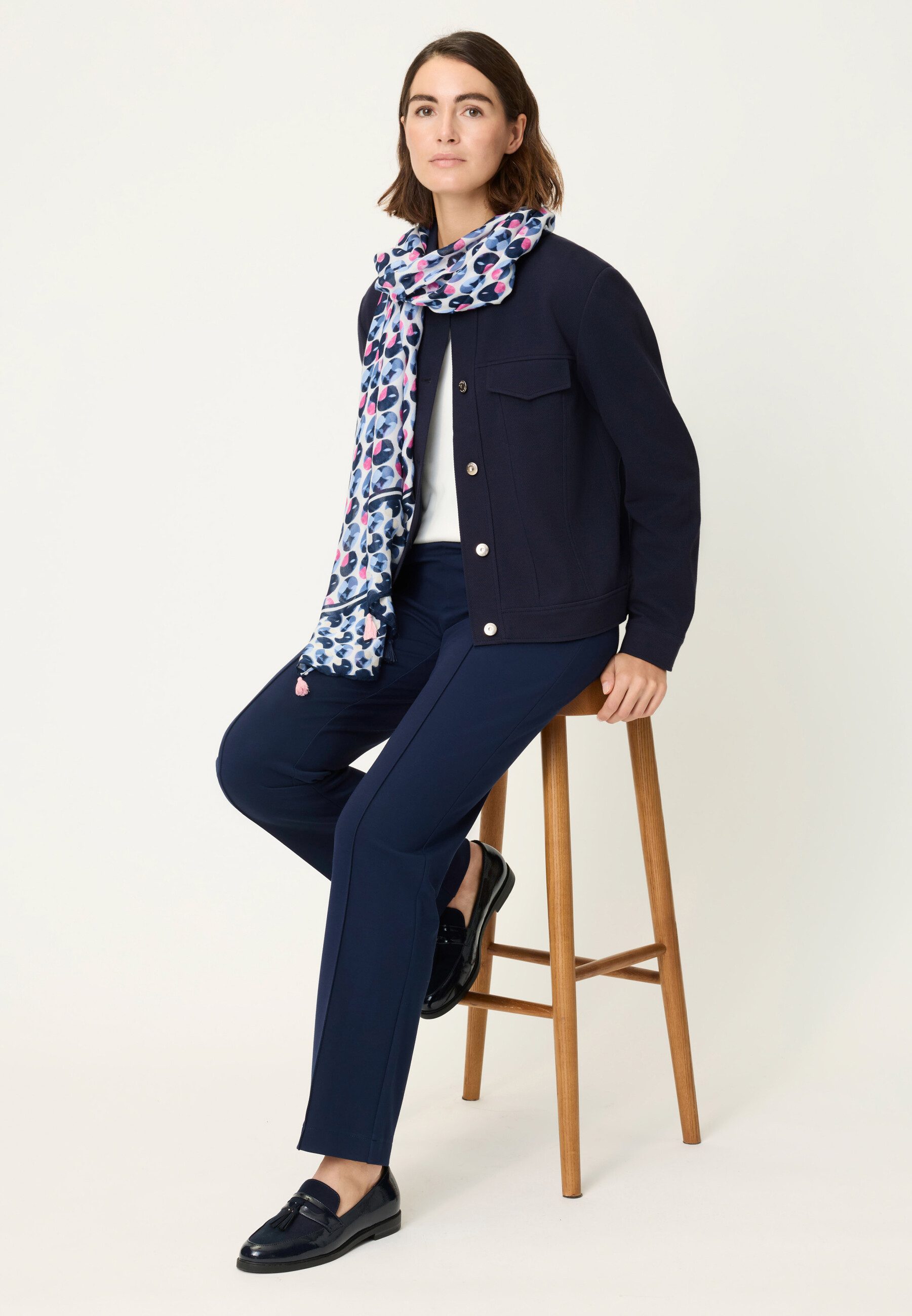 Olsen Kurzjacke mit Hemdkragen und Knopfleiste