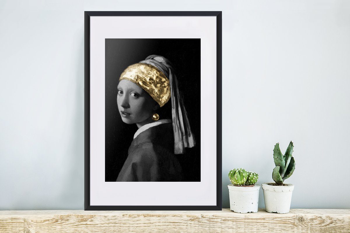 Mädchen Rahmen, - - Gold, St), Schwarzem (1 mit MuchoWow mit Vermeer Kunstdruck, Poster, Gerahmtes Bilderrahmen einem Poster Johannes Perlenohrring