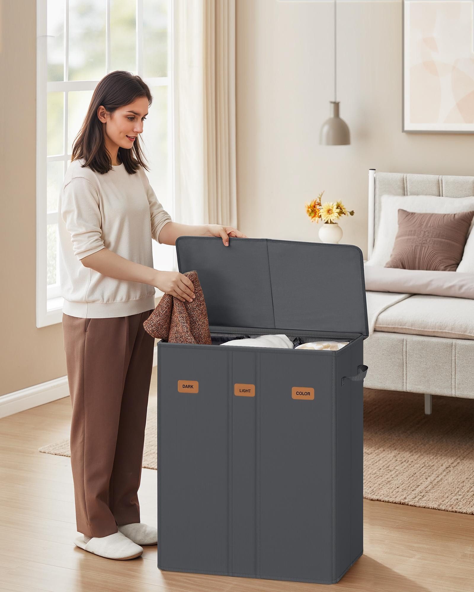 SONGMICS Wäschekorb herausnehmbarer und waschbarer Innensack, Waschküche Schlafzimmer, mit 3 Fächern, 160 L, mit Deckel, 5 Etiketten, 64 x 33 x 75 cm