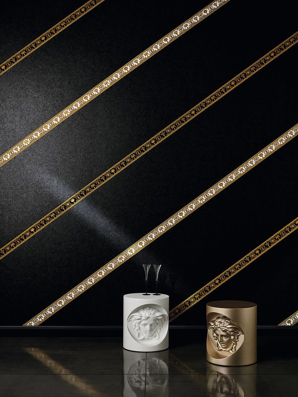 KUNSTLOFT Vliestapete Versace Vanitas 2 0.09x5 günstig online kaufen
