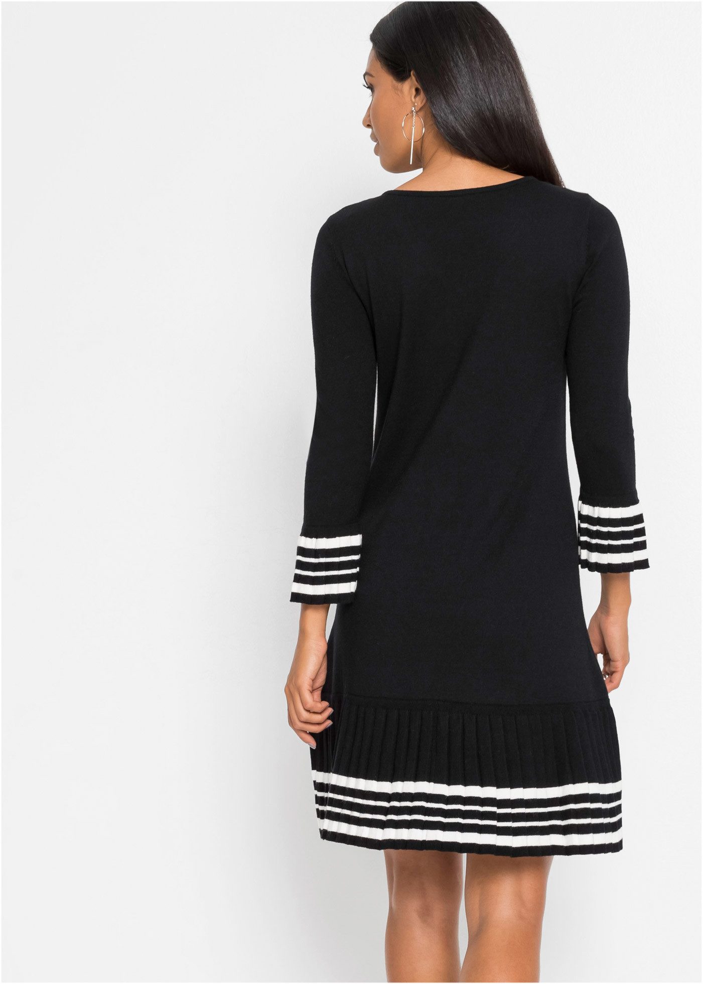 bonprix Strickkleid aus Viskose und Polyamid, ausgestellte Passform, mit Streifendesign