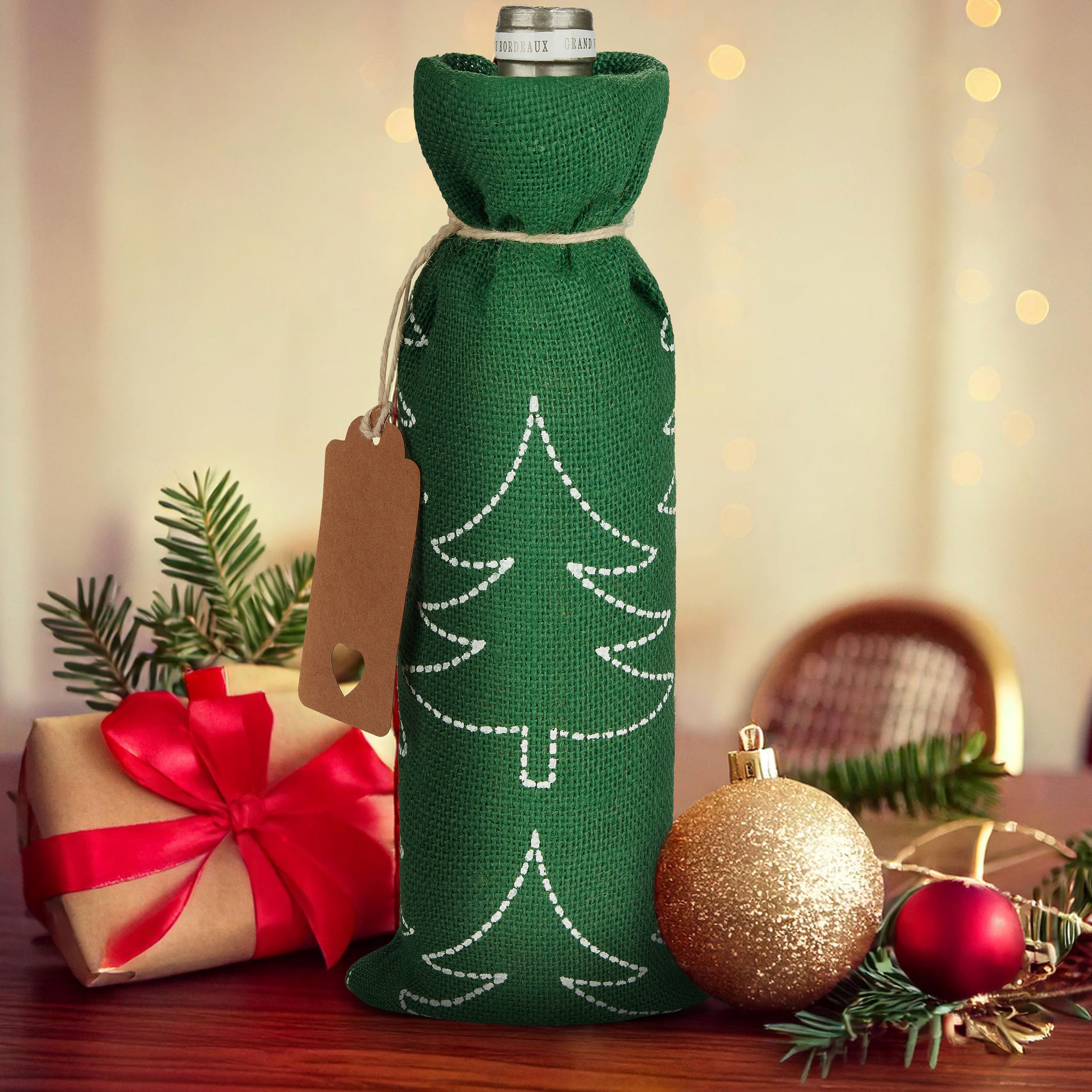BRUBAKER Weinflaschenhalter Weinbeutel für Weihnachten - Tannenbäume Grün - 36 cm x 17 cm Jutesack, (Weinsack aus Jute - Weintasche Sack, 1-St., Geschenk für Wein, Sekt und Champagner), Flaschenbeutel für Weingeschenk