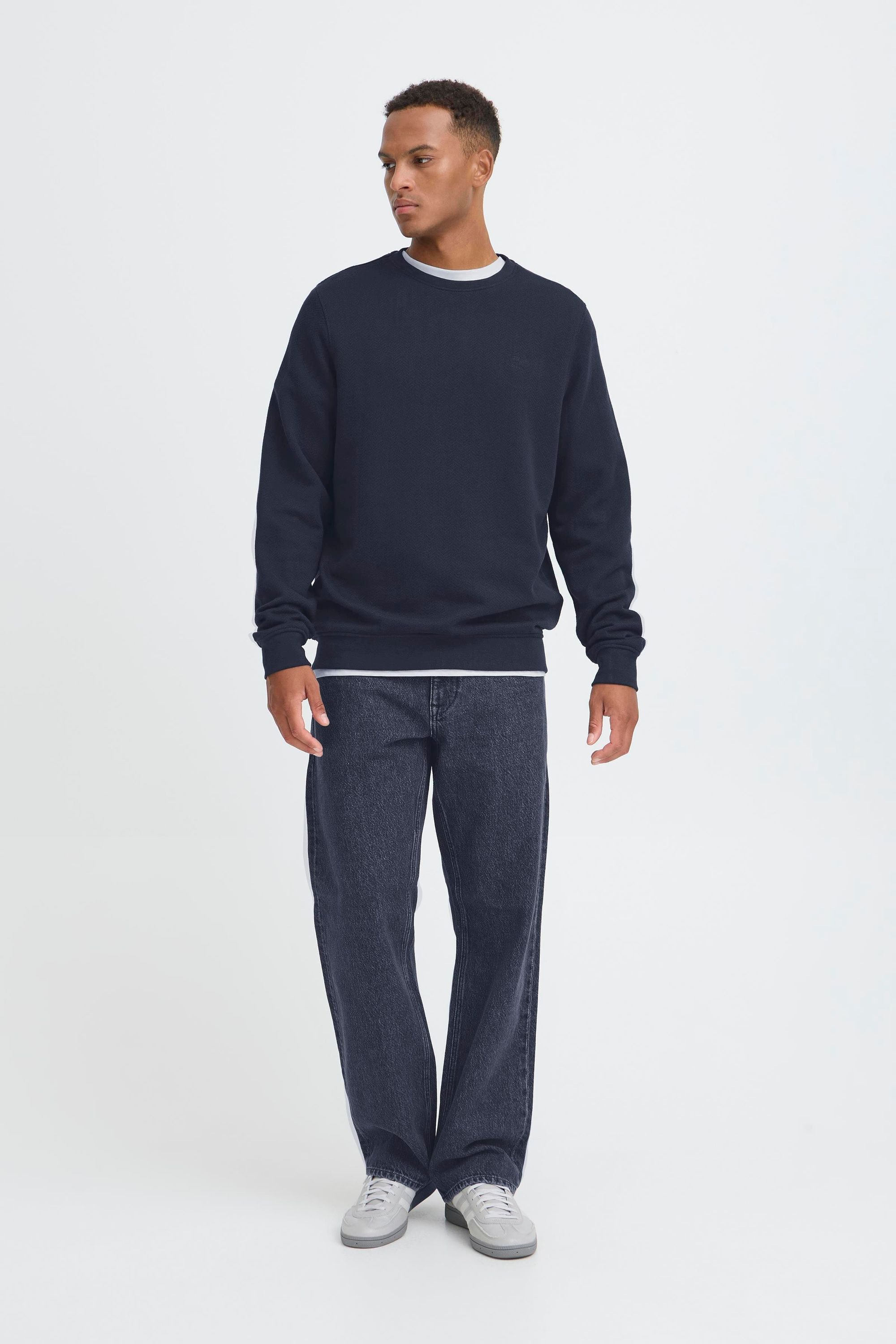 Blend Rundhalspullover BHRylan Lässiger Sweatpullover mit Stickerei