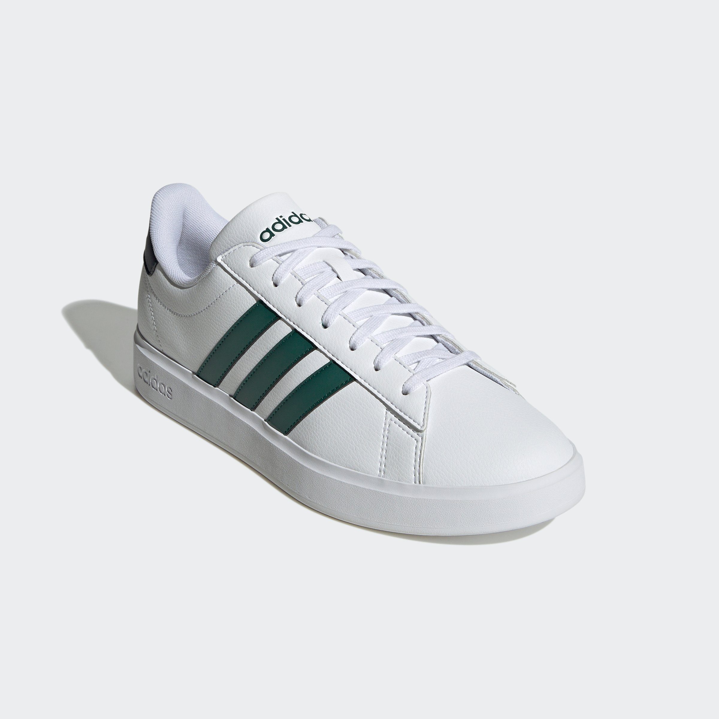 Collegiate den Design des Navy Superstar auf GRAND Green adidas / Sneaker Shadow adidas Cloud White / COURT COMFORT Sportswear CLOUDFOAM Spuren