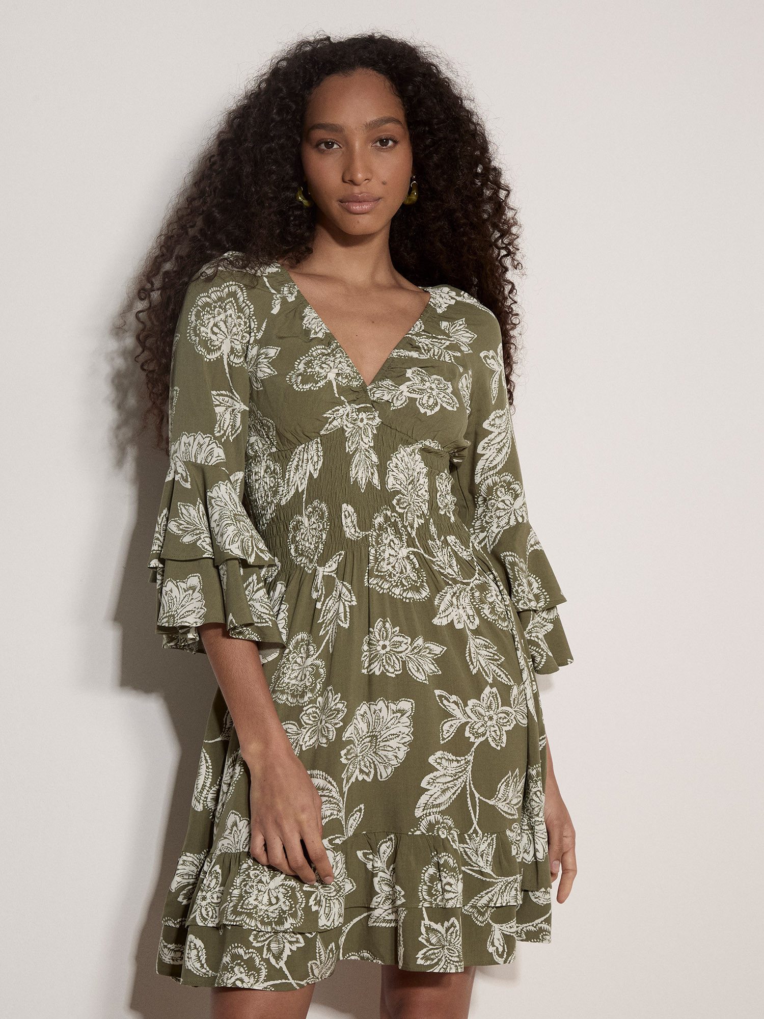 Apricot Minikleid Geblümtes Sarasa-Minikleid mit Rüschen
