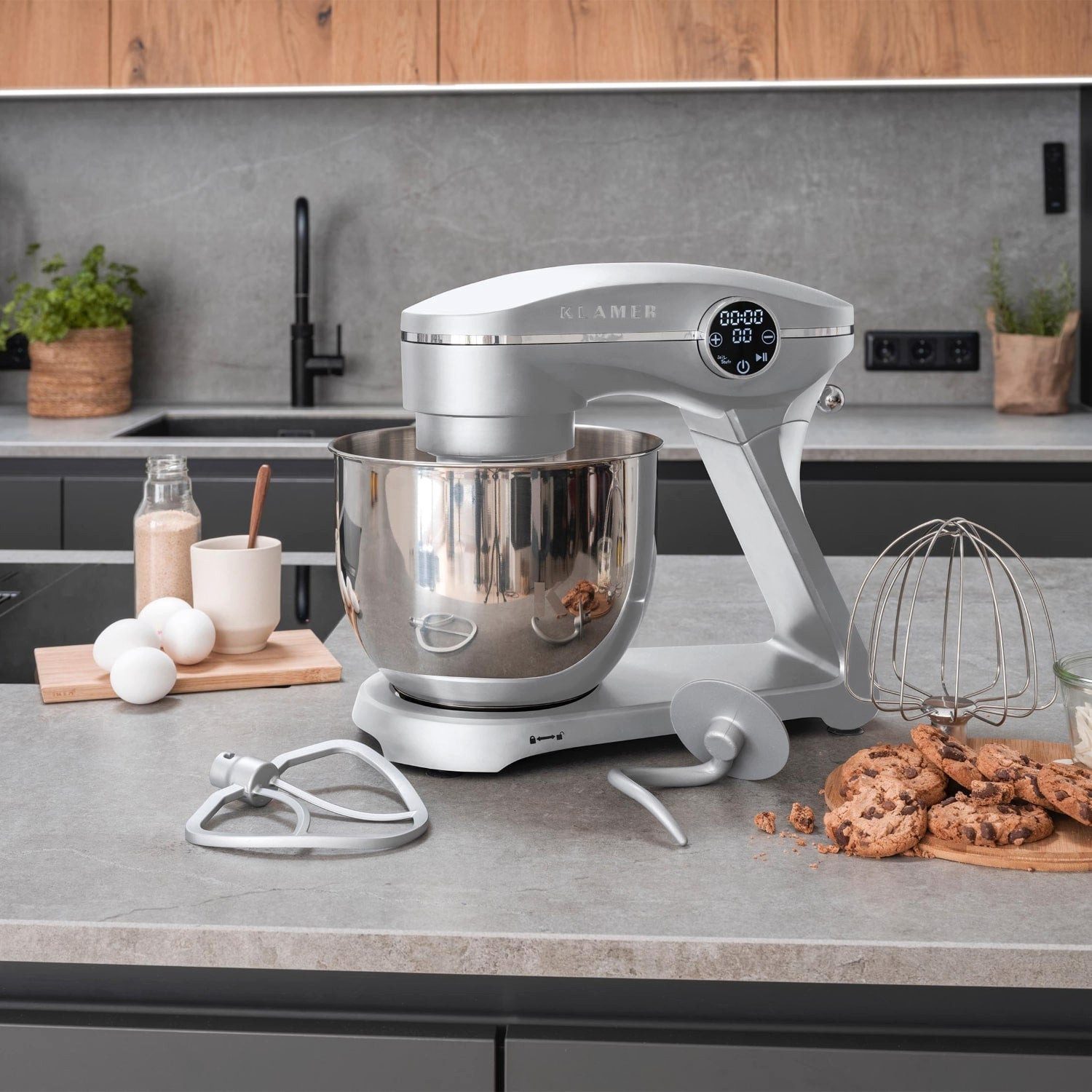 KLAMER Küchenmaschine 1800W, 6L Edelstahl-Schüssel, Knetmaschine mit 10 Geschwindigkeiten & Timer, silber, 1800 W, 6 l Schüssel, Spritzschutz, 3 Werkzeuge, Saugfüße, digitales Display, Timer
