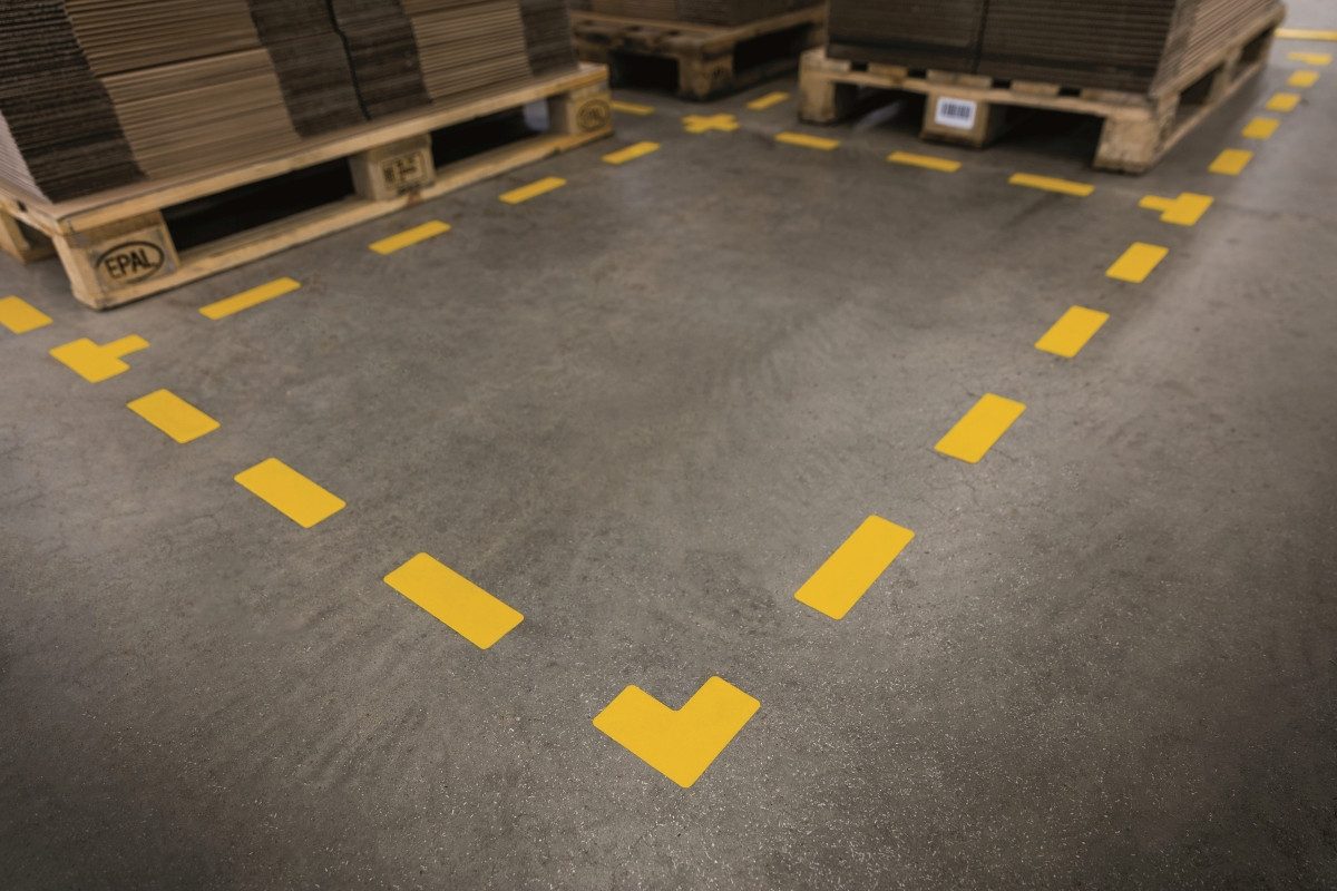 DURABLE Kettenschloss Stellplatzmarkierung 'L' 10x10cm signalgelb VE=10 Stück