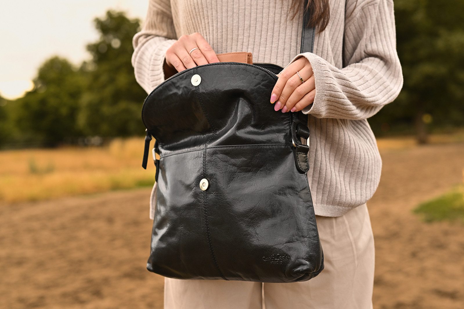 Gusti Leder Umhängetasche Gusti Leder Umhängetasche Gardenia (1-tlg)