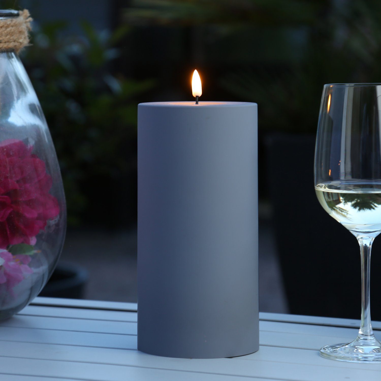 Deluxe Homeart LED-Kerze LED Kerze MIA Deluxe für Außen 3D Flamme flackernd  H: 20cm D: 10cm outdoor grau (1-tlg)
