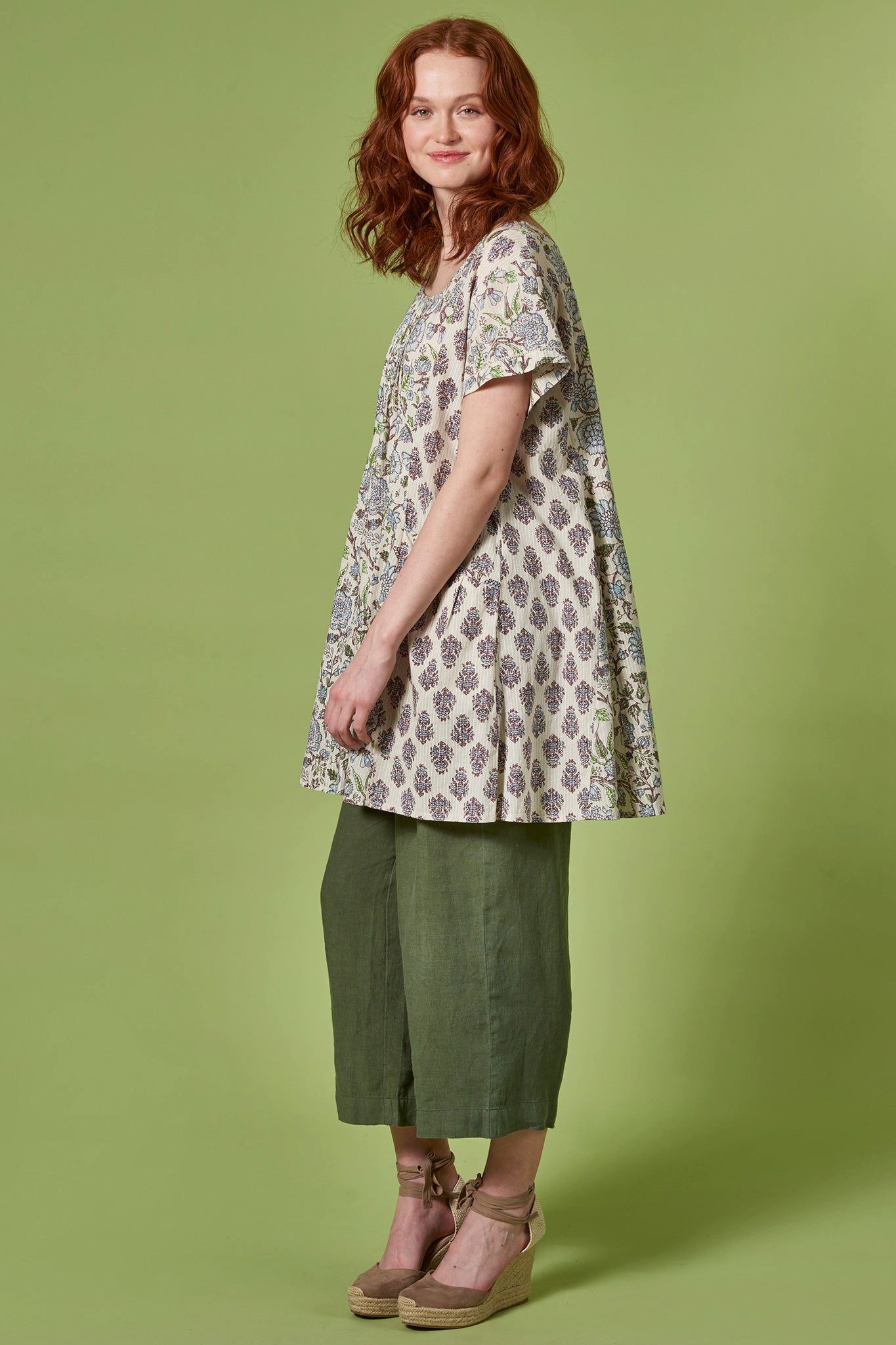 Himalaya Clothing Tunika Luftige Damen Bluse mit Blumenmuster - Sommertunika aus Bio-Baumwolle Lässige Longbluse mit hohem Tragekomfort
