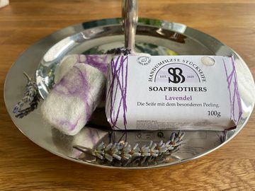 Soapbrothers Handseife Naturkosmetik Bio Seife mit Filzmantel - Bis zu 4-mal ergiebiger als herkömmliche Stückseifen in nachhaltiger Verpackung - Lavendel 100g. 1tlg, 1-tlg., Filzseife, Naturkosmetik