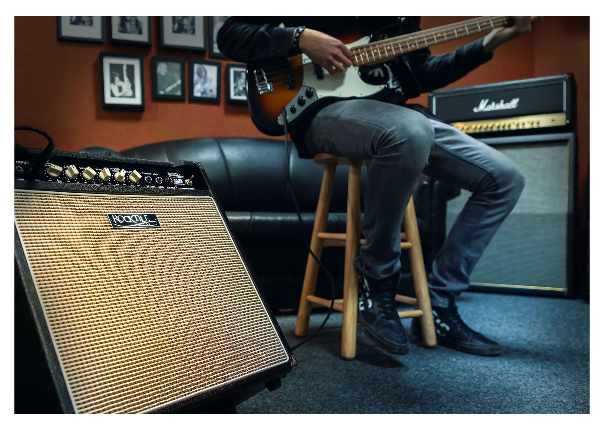 Rocktile BA-50 Lemmy Bassverstärker Verstärker (Anzahl Kanäle: 2 (Normal/Drive), 50 W, Basscombo - 3-Band-EQ und Aural Enhancer - Effektschleife und Limiter)