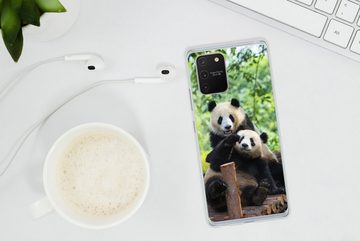 MuchoWow Handyhülle Panda - Brücke - Natur, Phone Case, Handyhülle Samsung Galaxy S10 Lite, Silikon, Schutzhülle